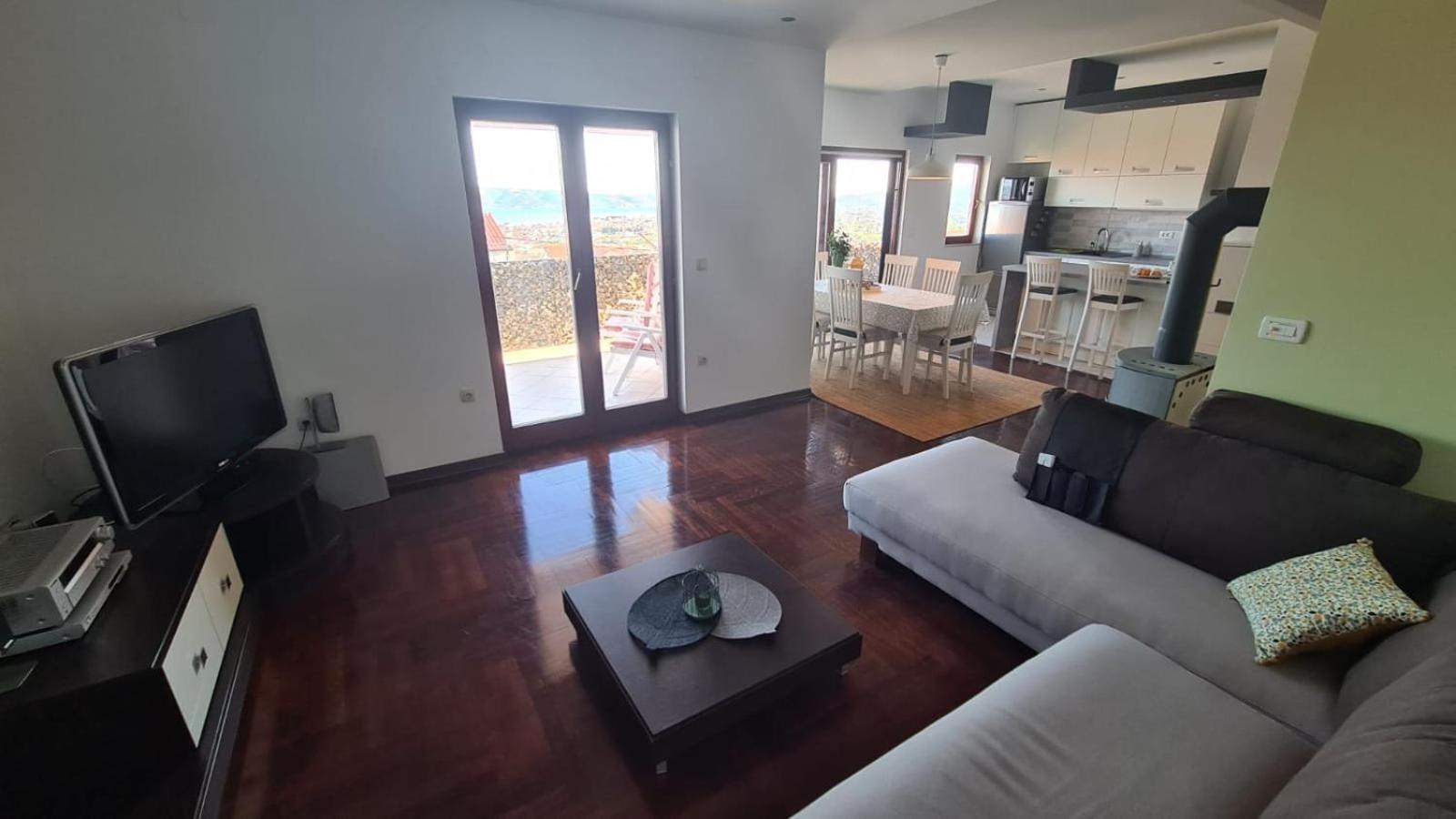 Two-Bedroom Apartment - Photo 4