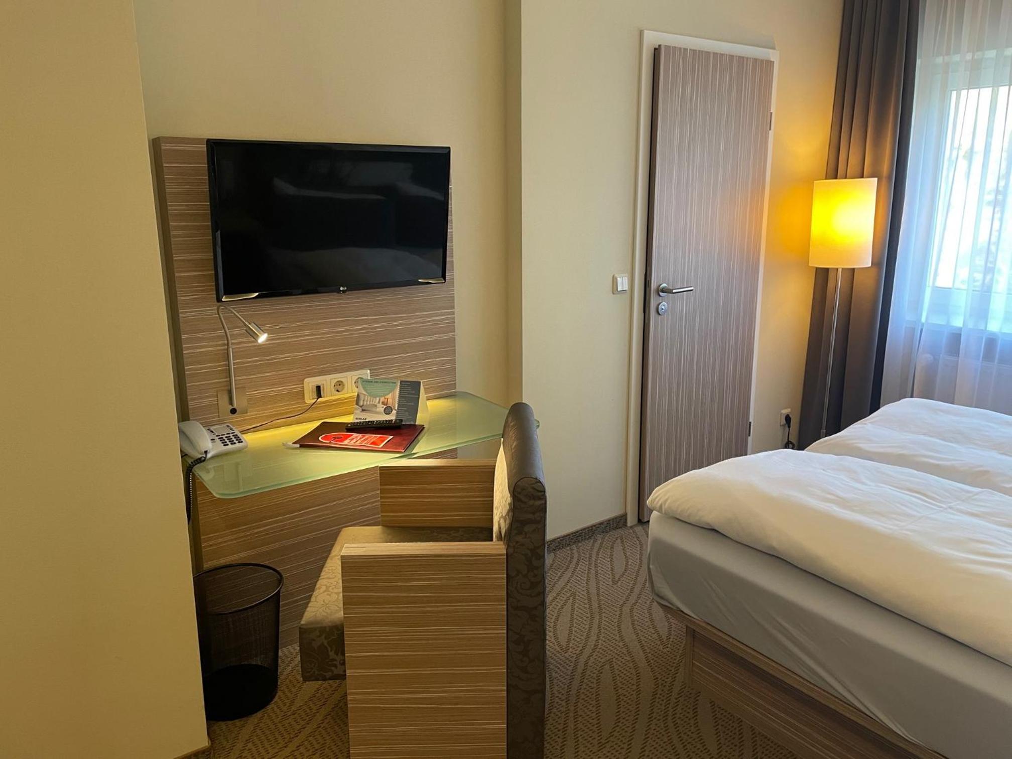 Budget Double Room - Photo 3