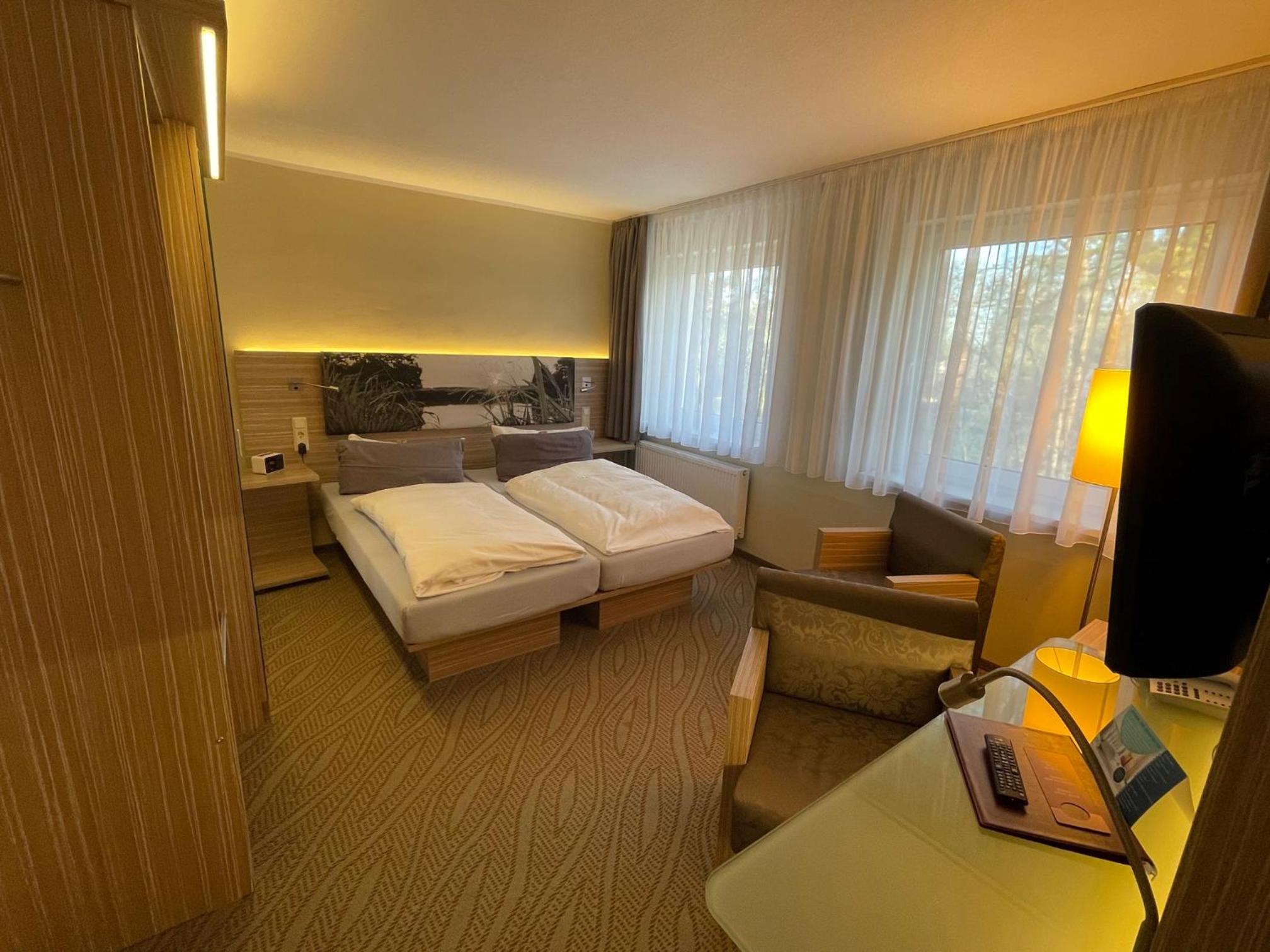 Budget Double Room - Photo 5