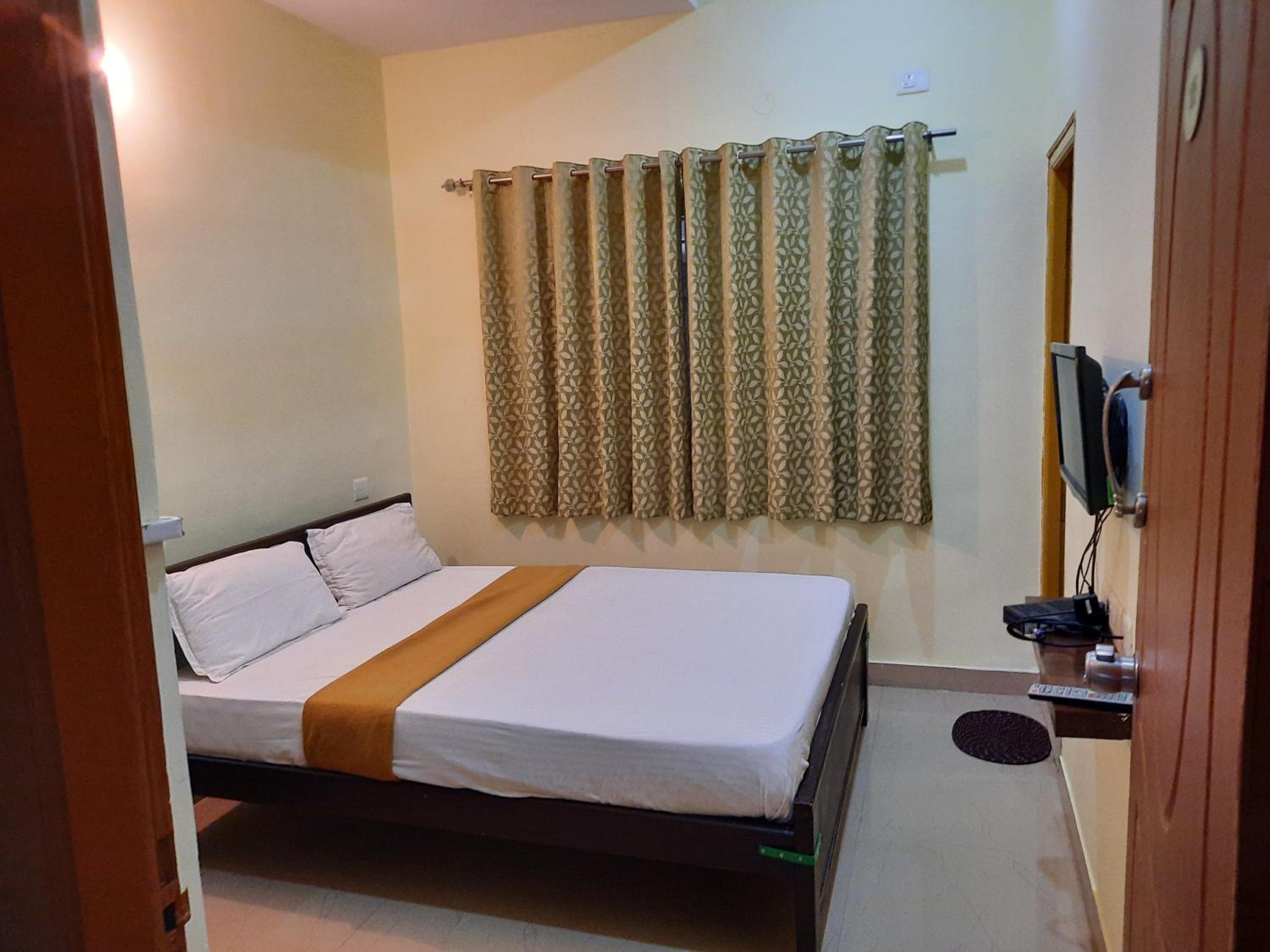 Budget Double Room photo 3