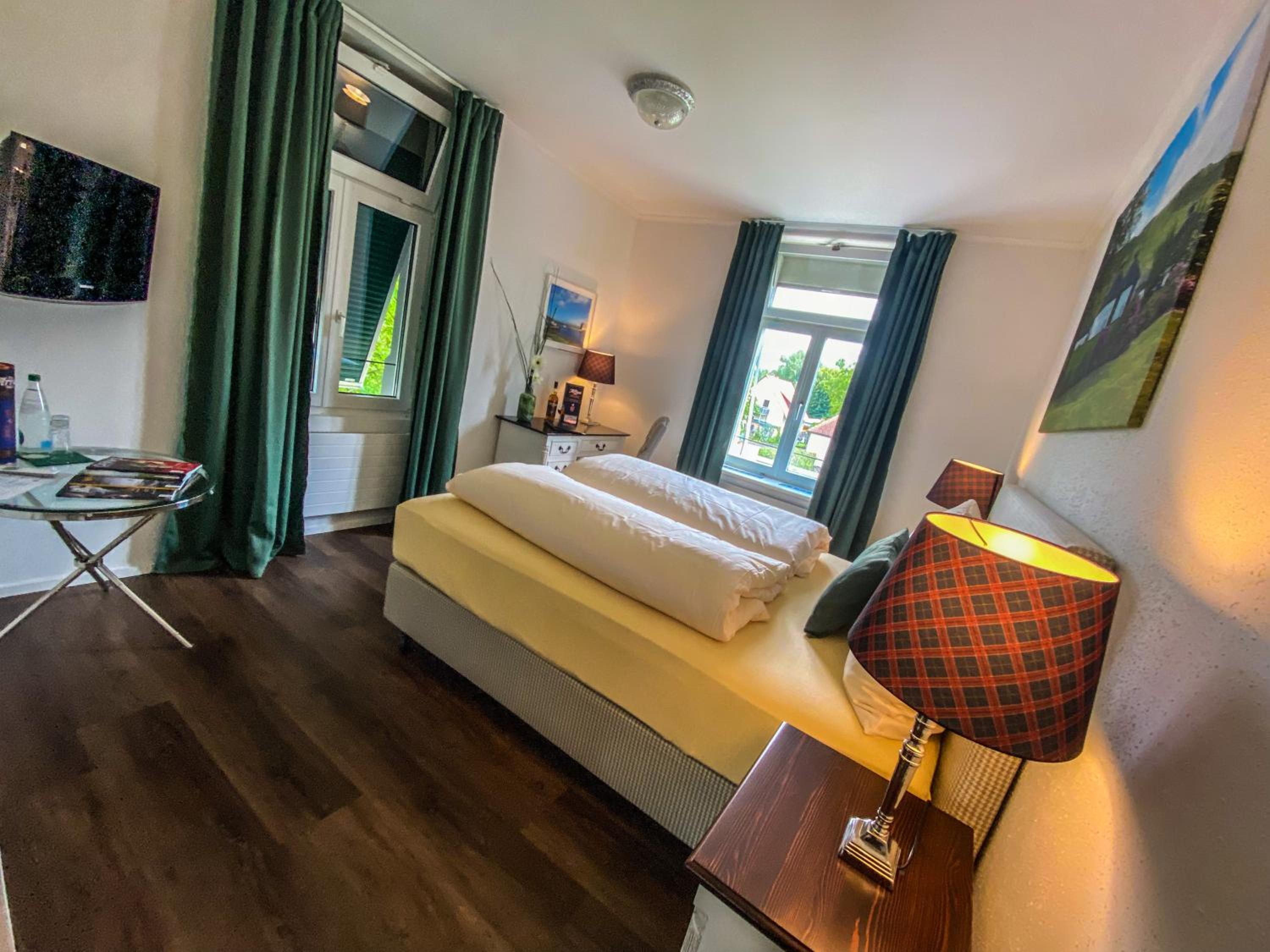 Standard Double Room - Photo 9