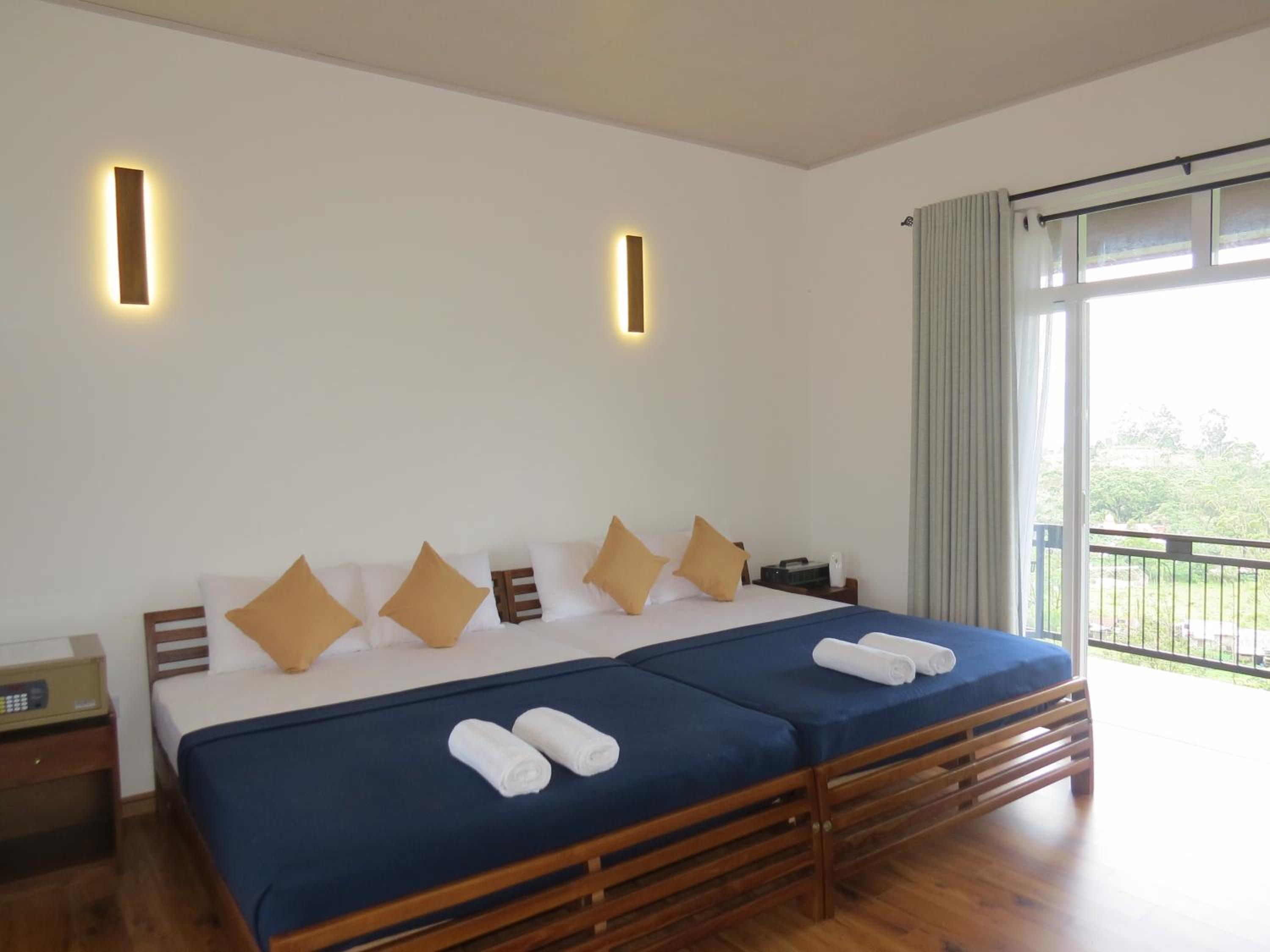 Deluxe Family Room - Photo 8
