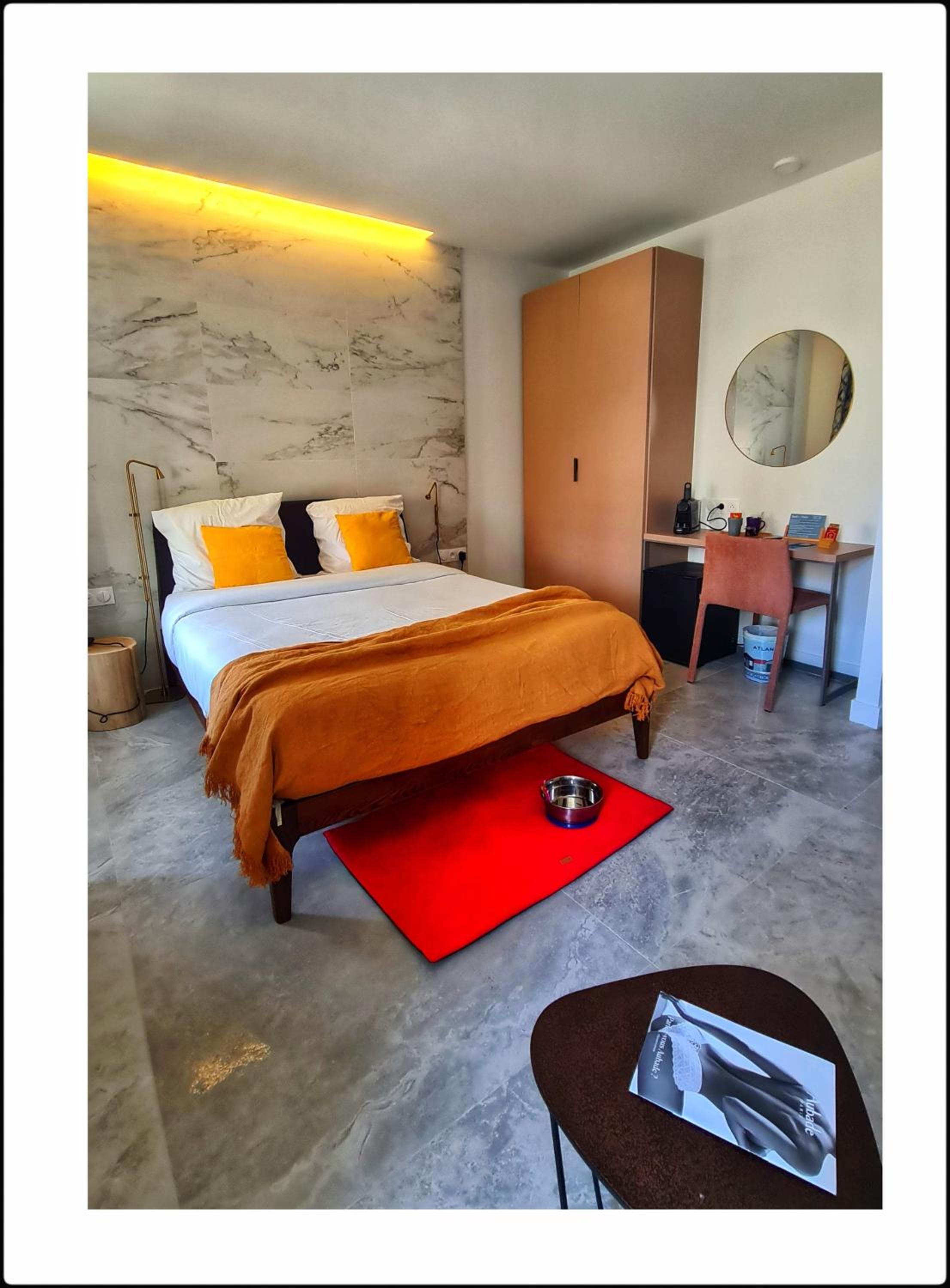 Suite with Balcony - Photo 5