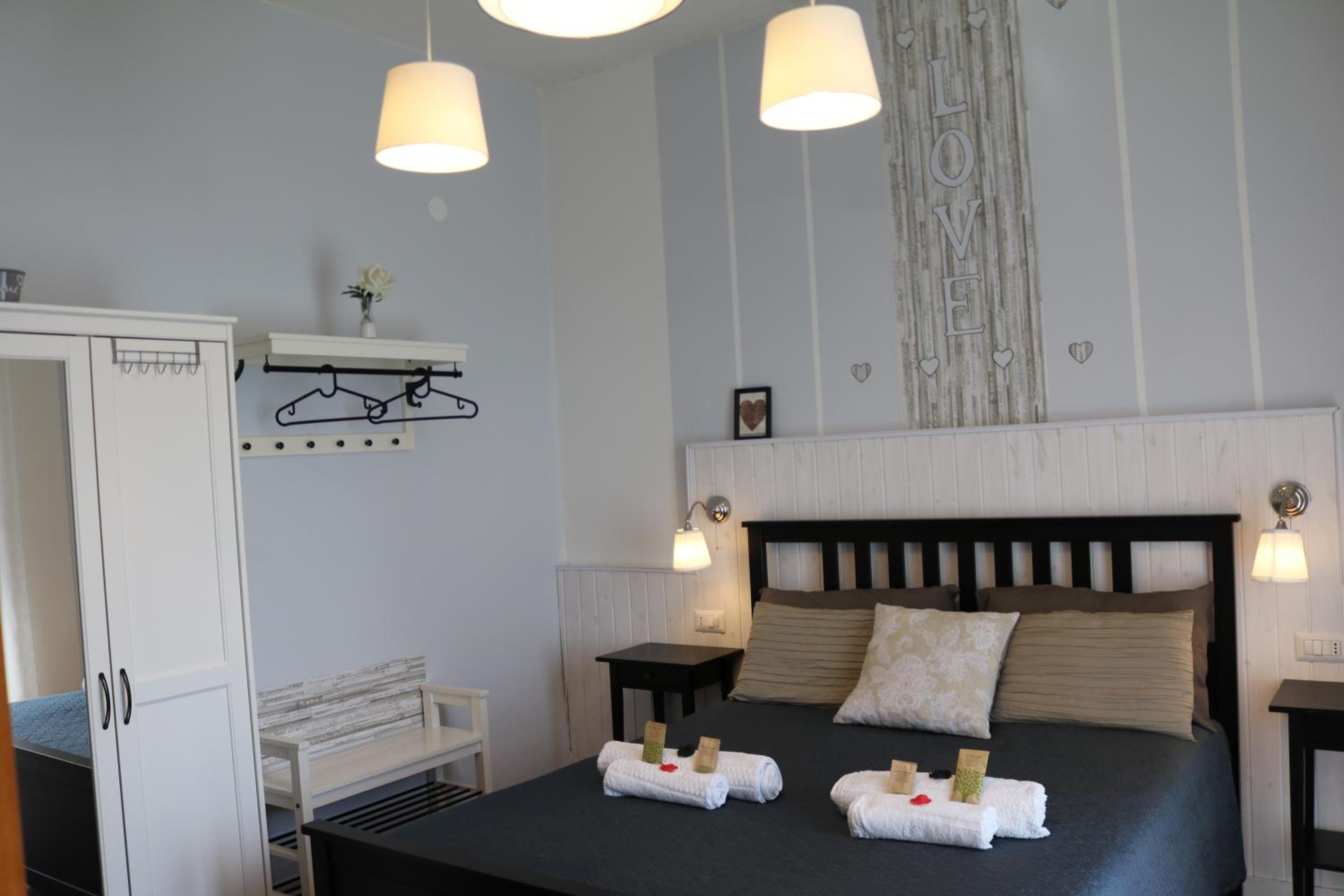 Double Room with Balcony - Photo 1