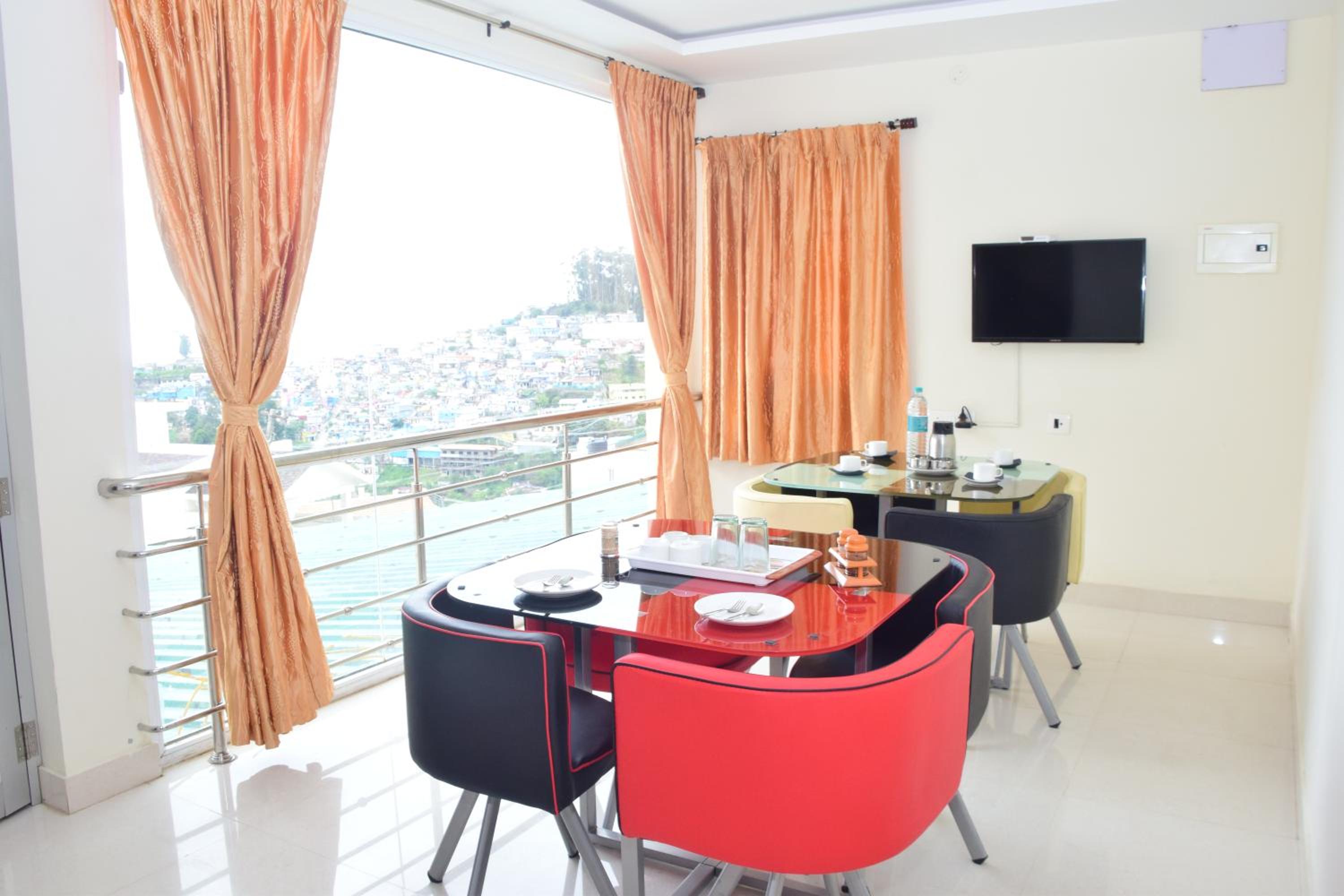 Three-Bedroom Suite - Photo 6