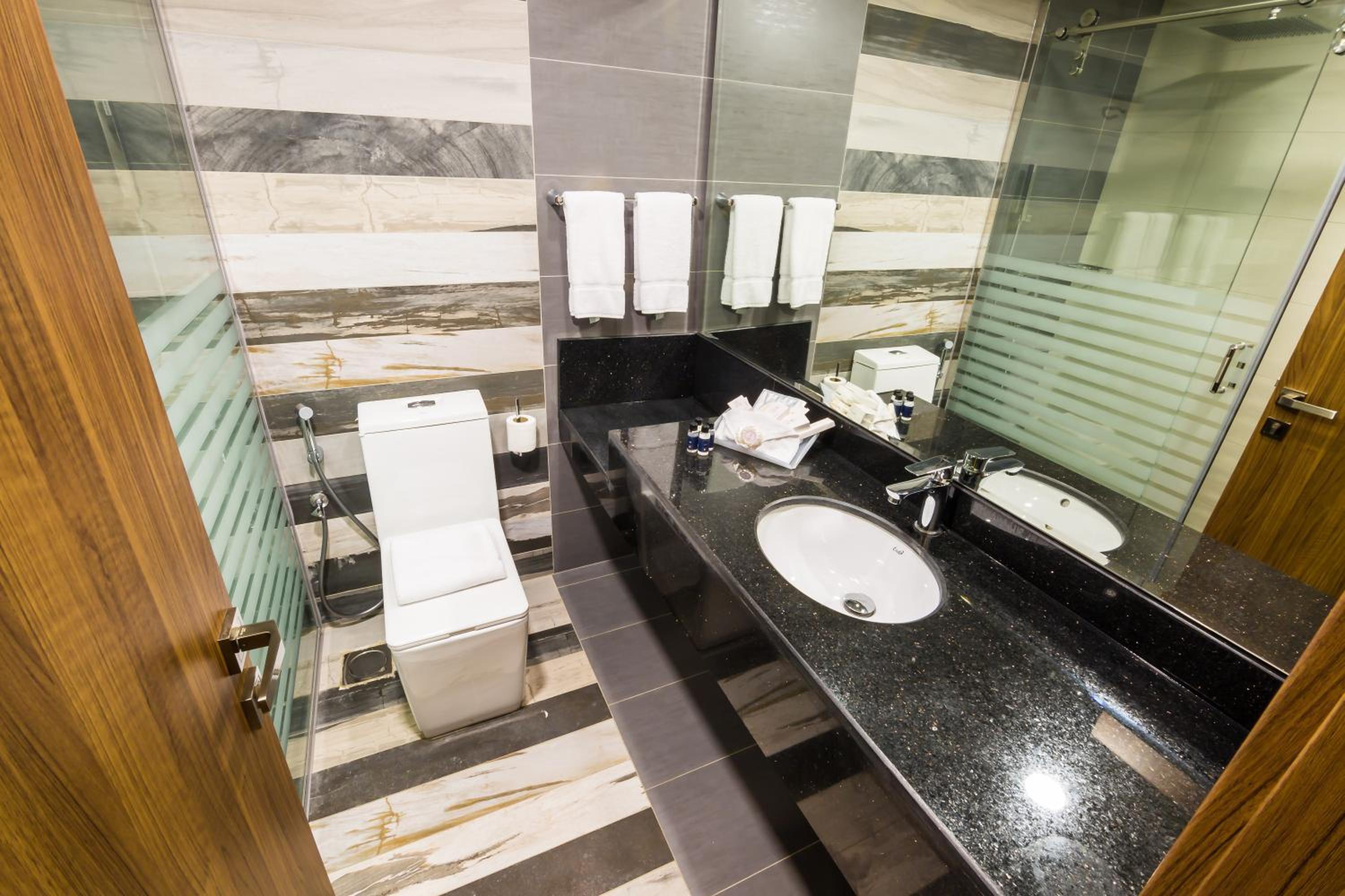 Standard King Room - Photo 3