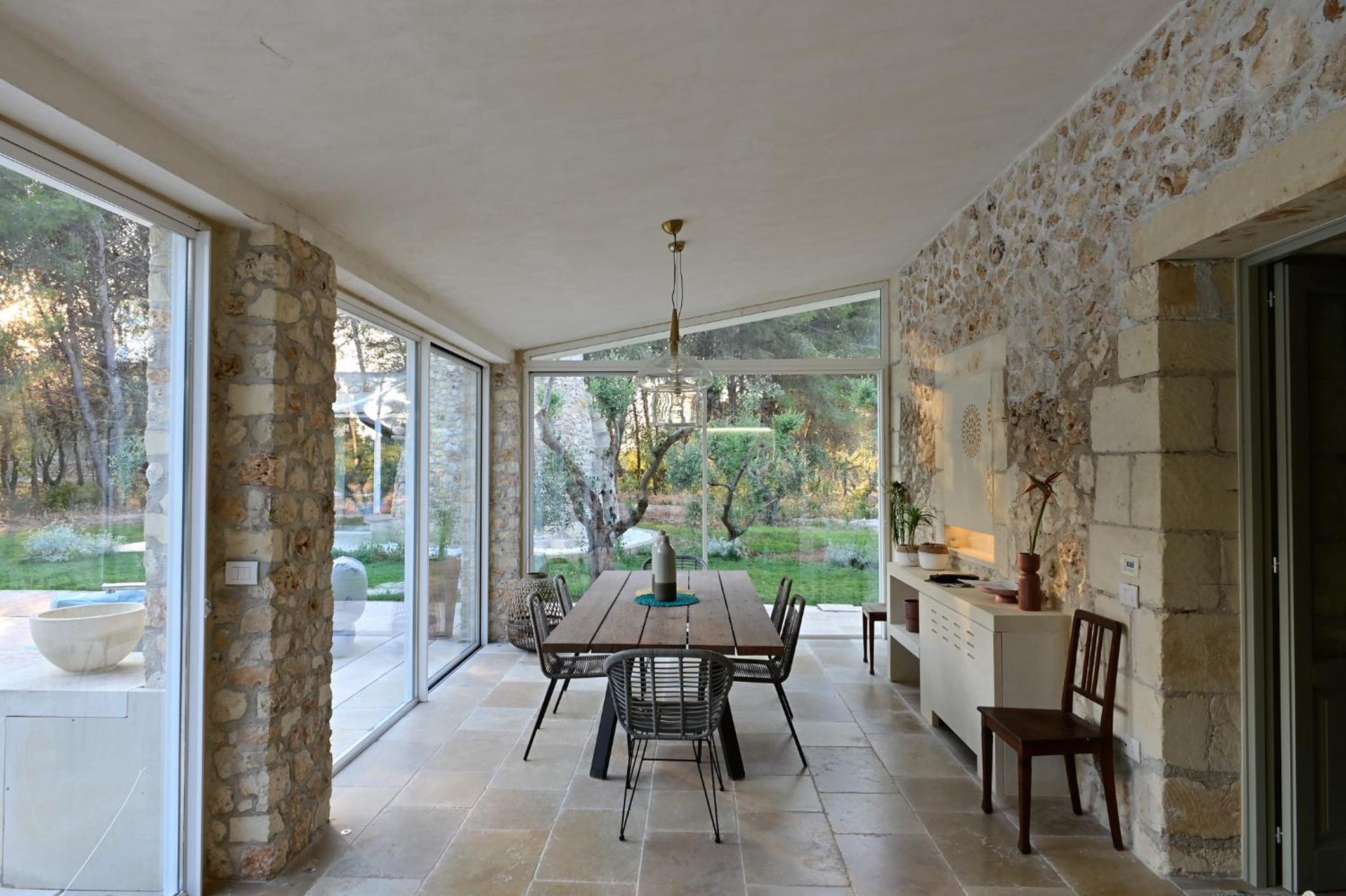 Villa - Photo 2