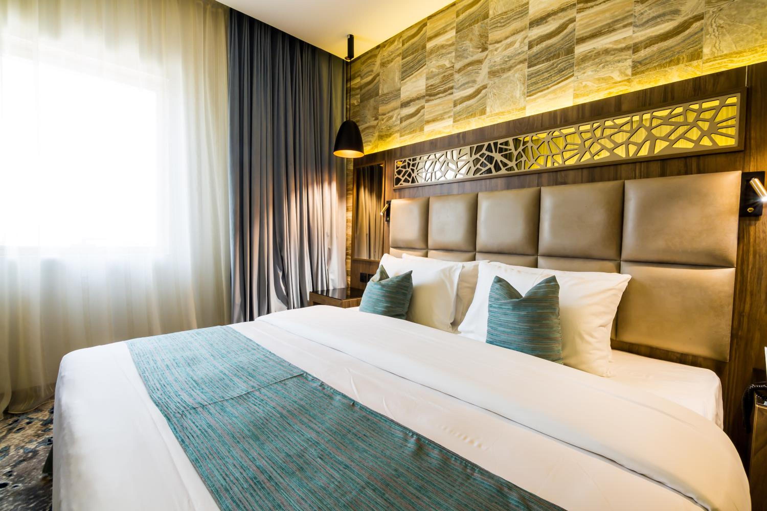 Standard King Room - Photo 2