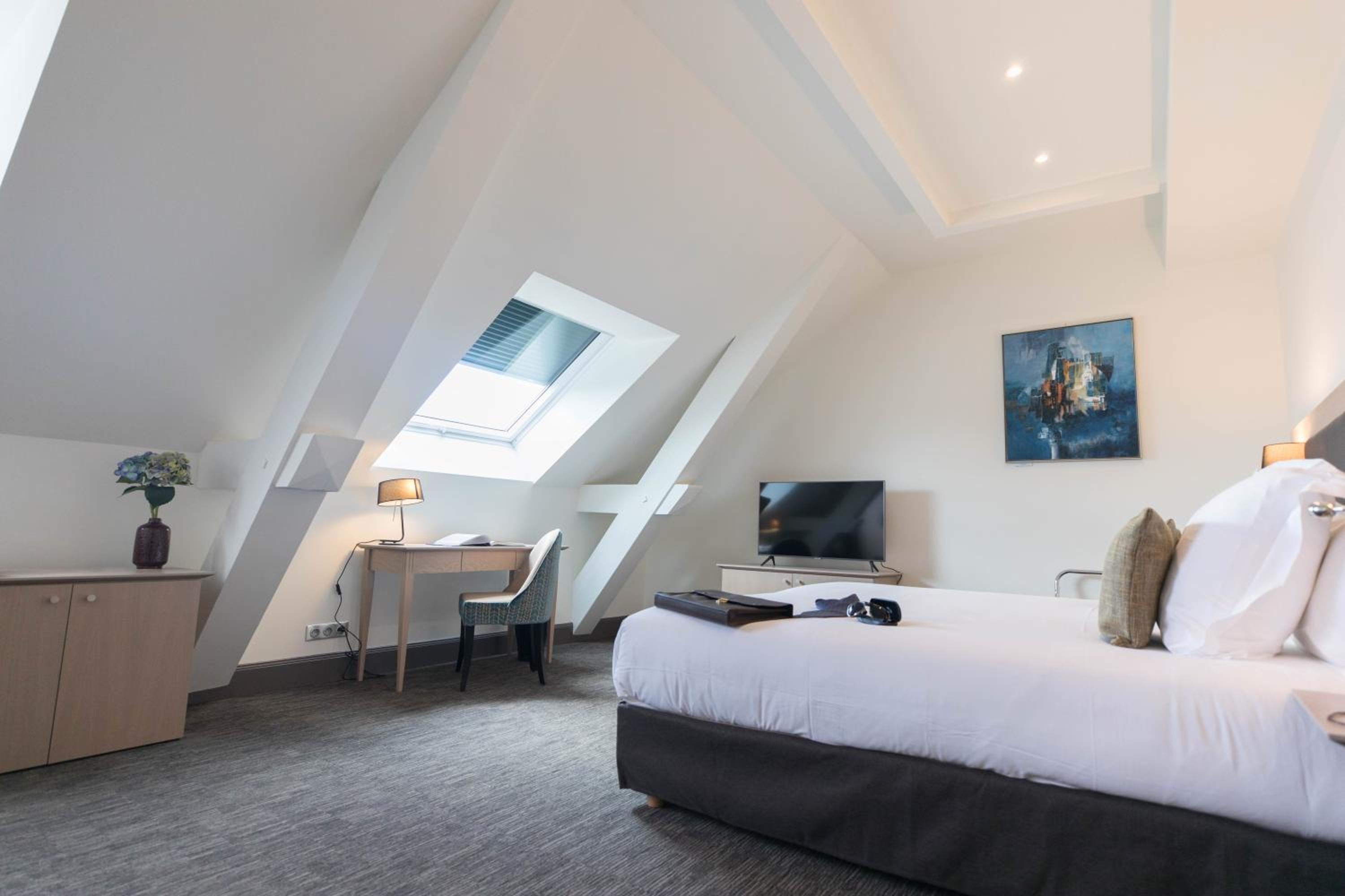Deluxe Double or Twin Room - Photo 2