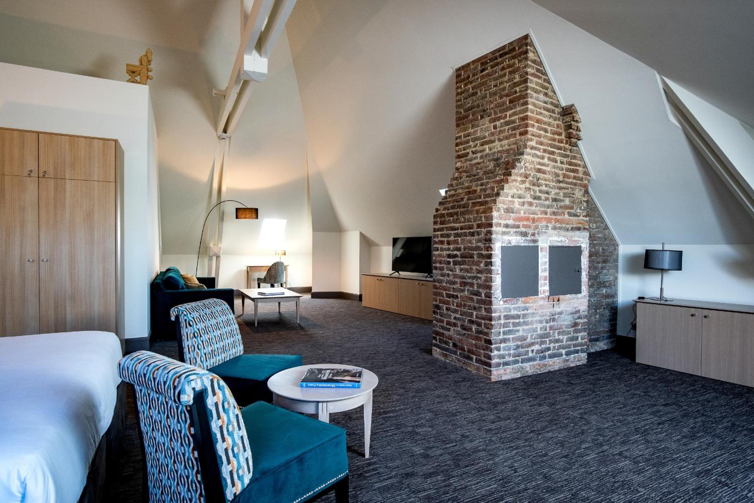Superior King Suite - Photo 2
