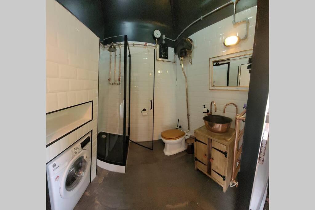 One-Bedroom House - Photo 38