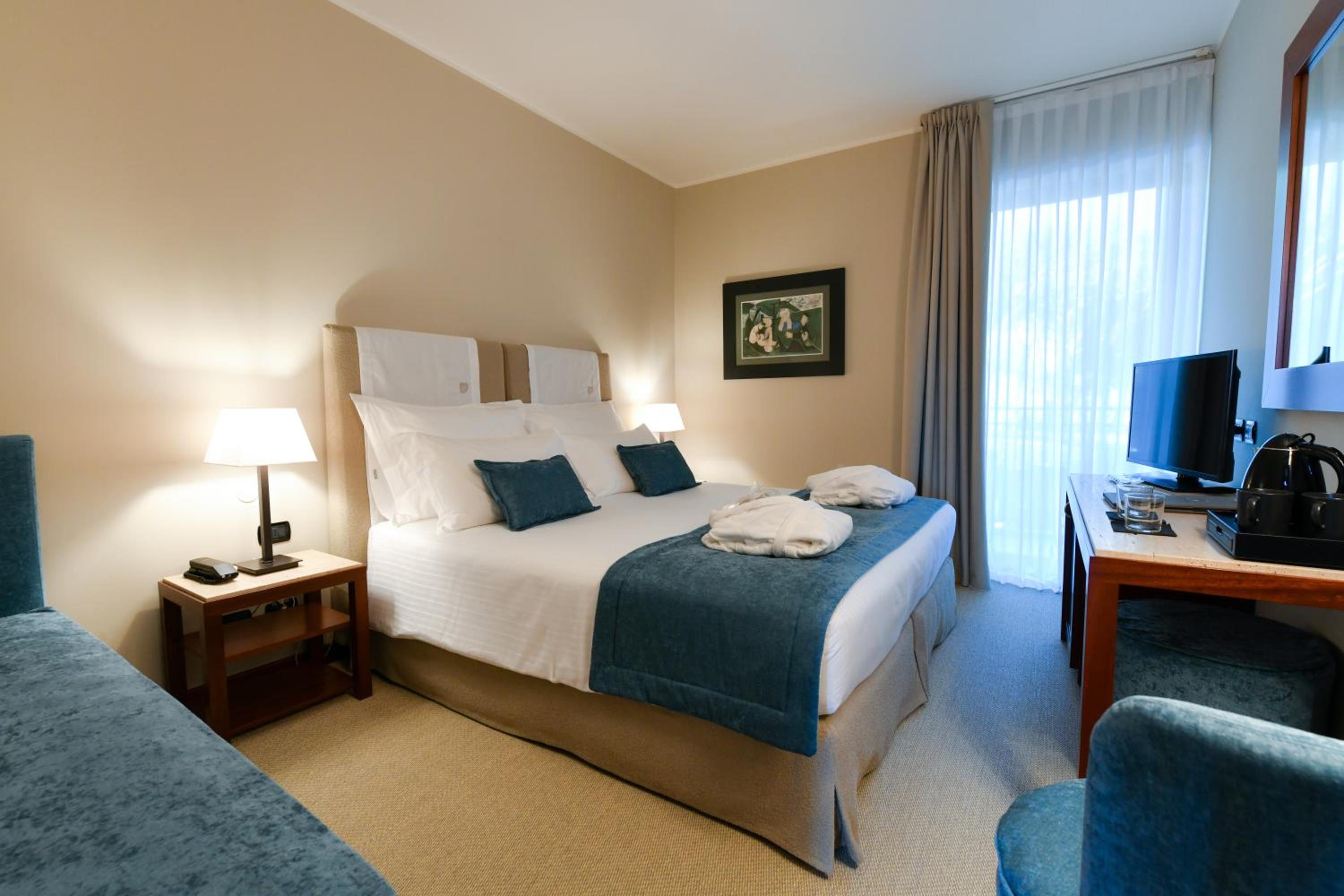 Superior Triple Room with Pinewood View Sea side - Photo 20