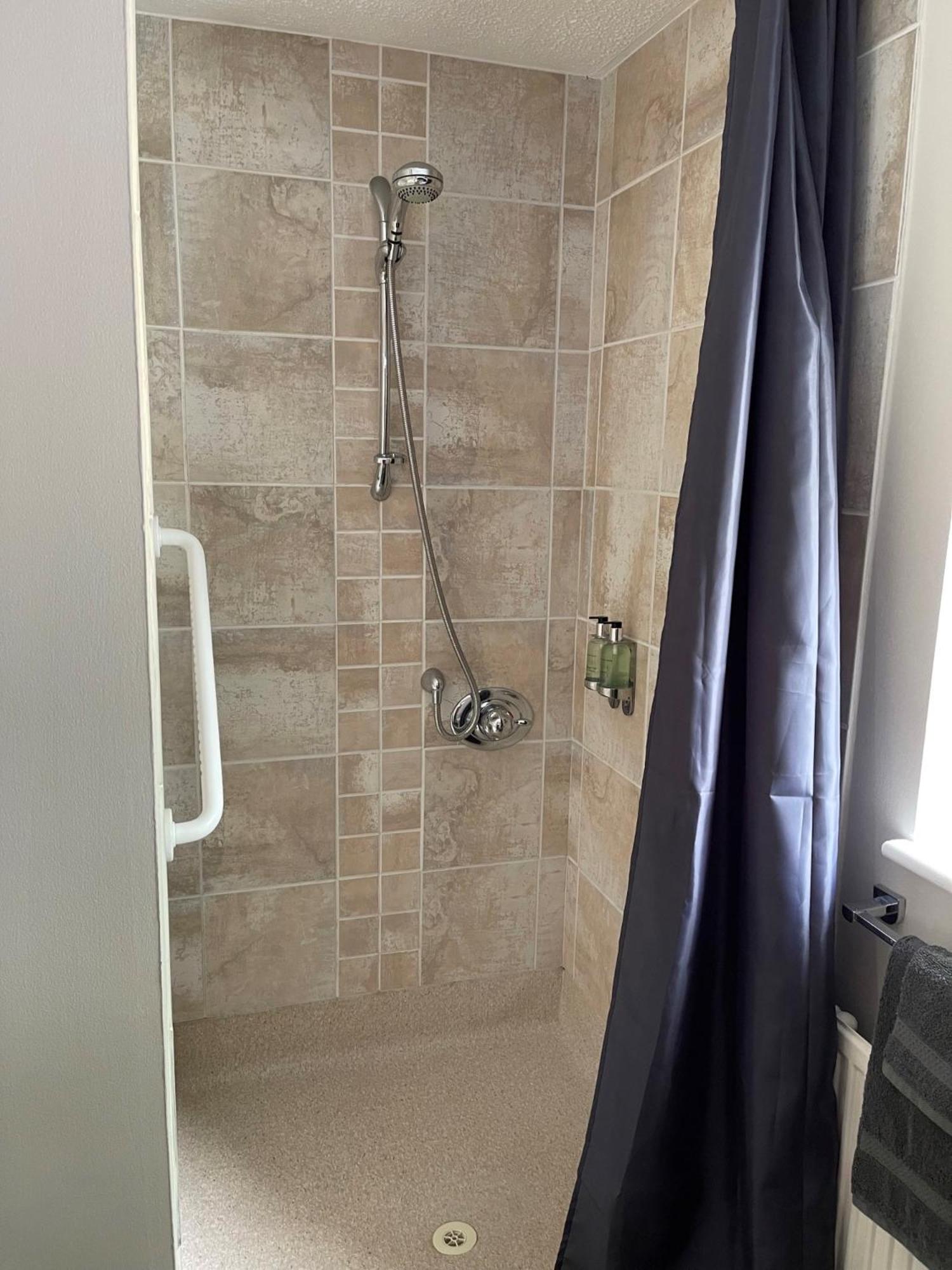 Standard King Room - Photo 2