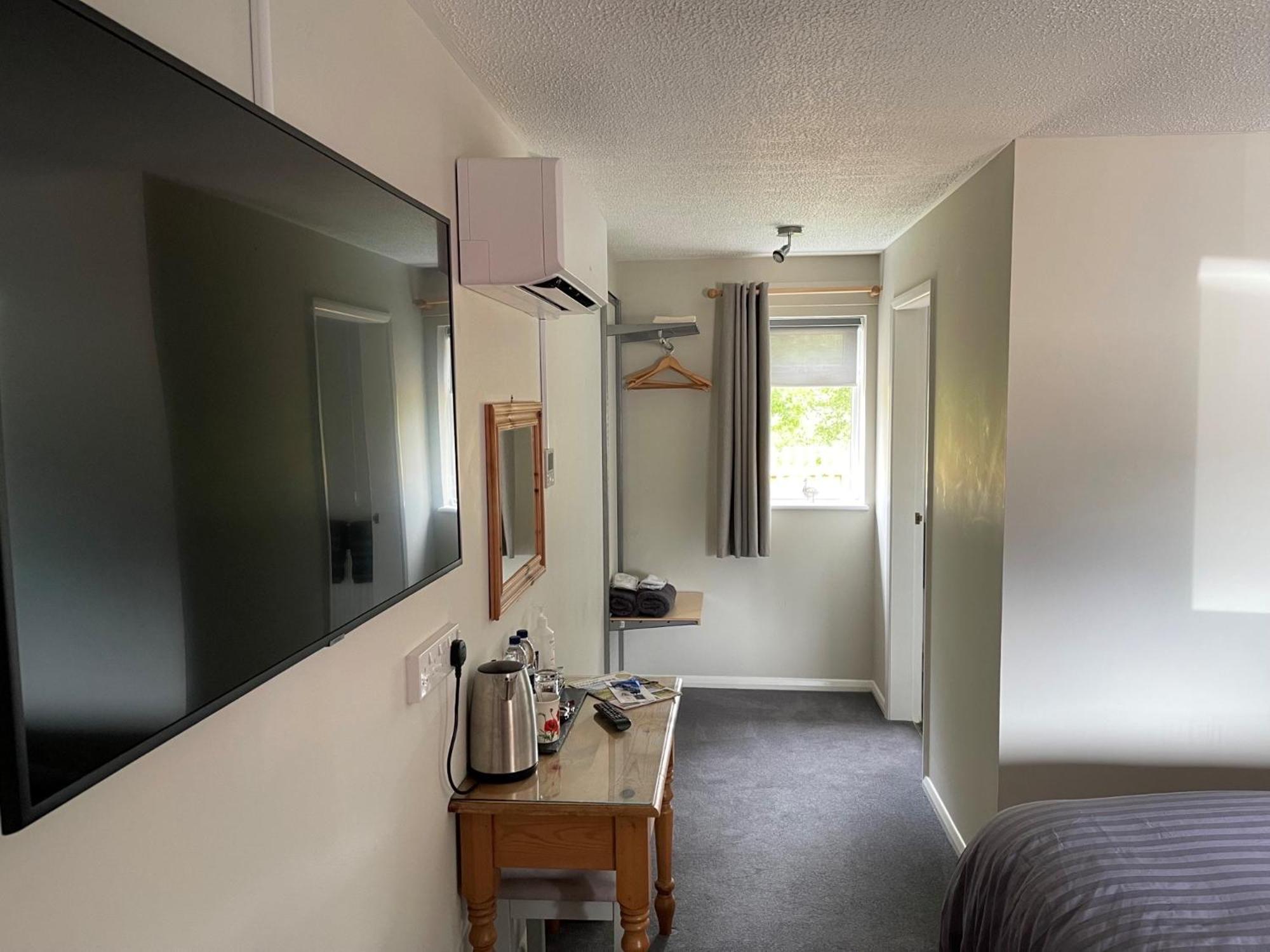 Standard King Room photo 3