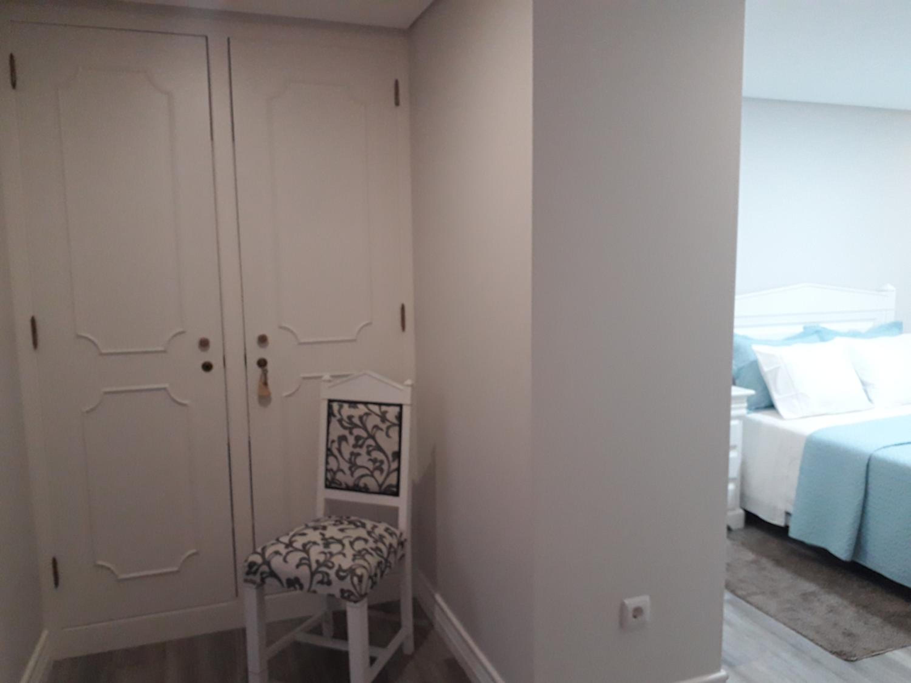 Deluxe Double Room (2 Adults + 1 Child) - Photo 4