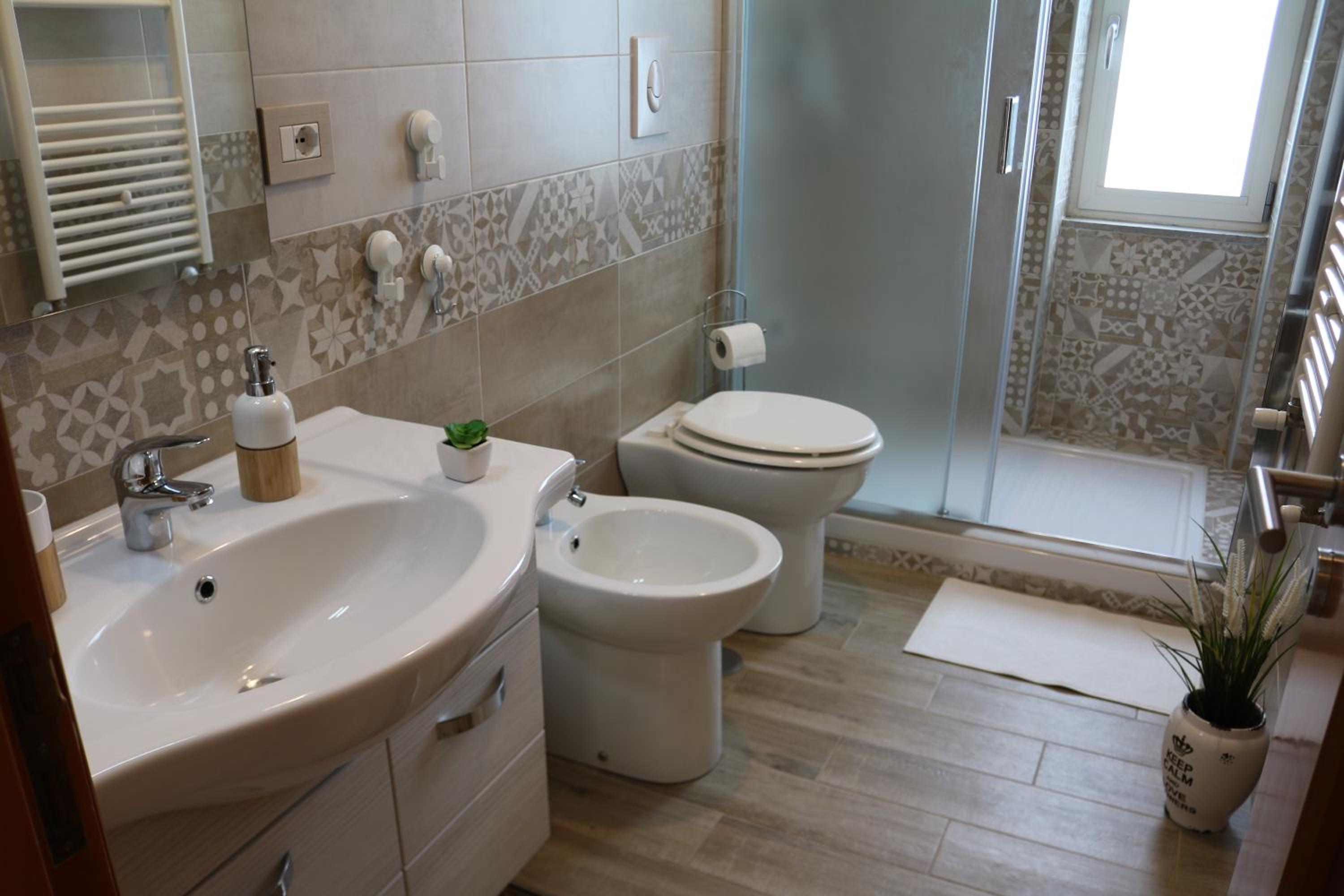 Deluxe Double Room with Balcony and Sea View - Photo 12