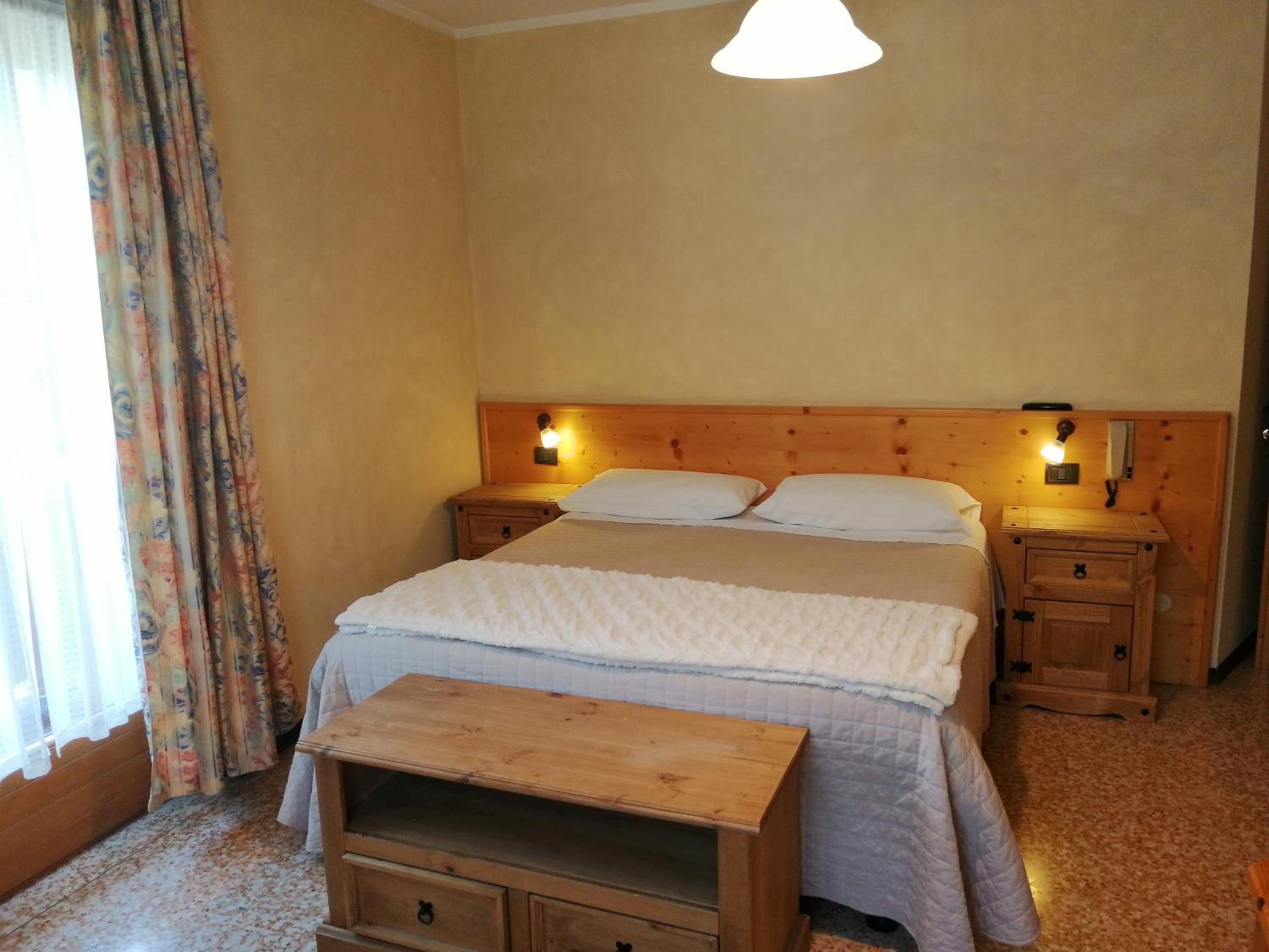 Double Room with Balcony - Photo 4