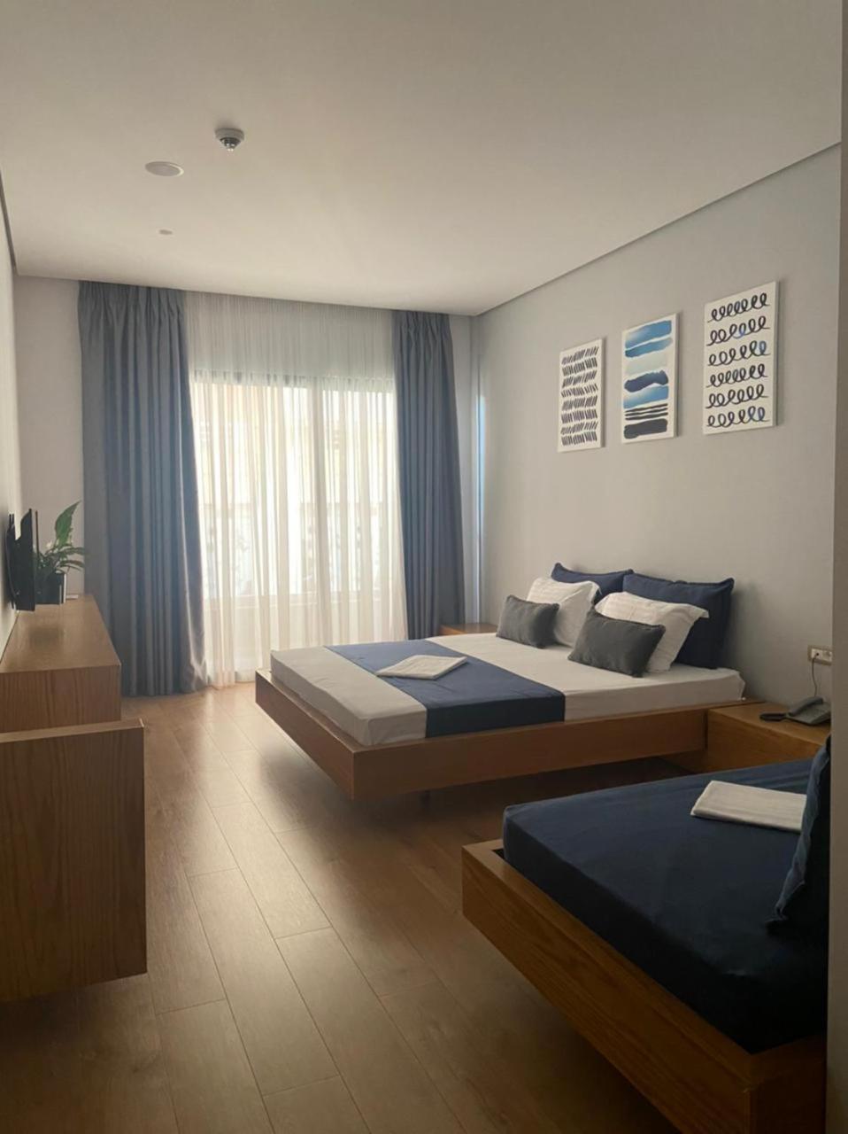 Deluxe Double Room with Side Sea View