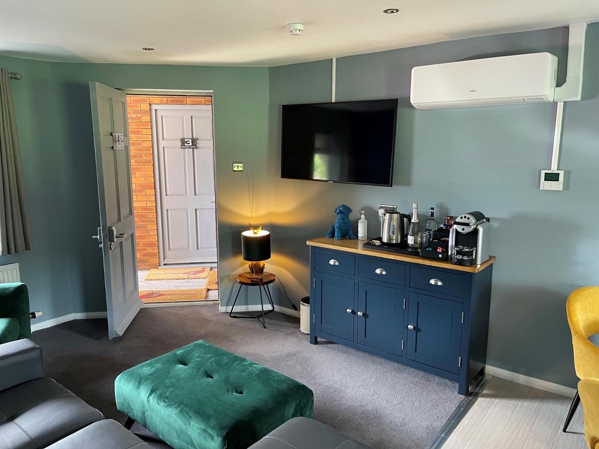 Suite - Photo 1