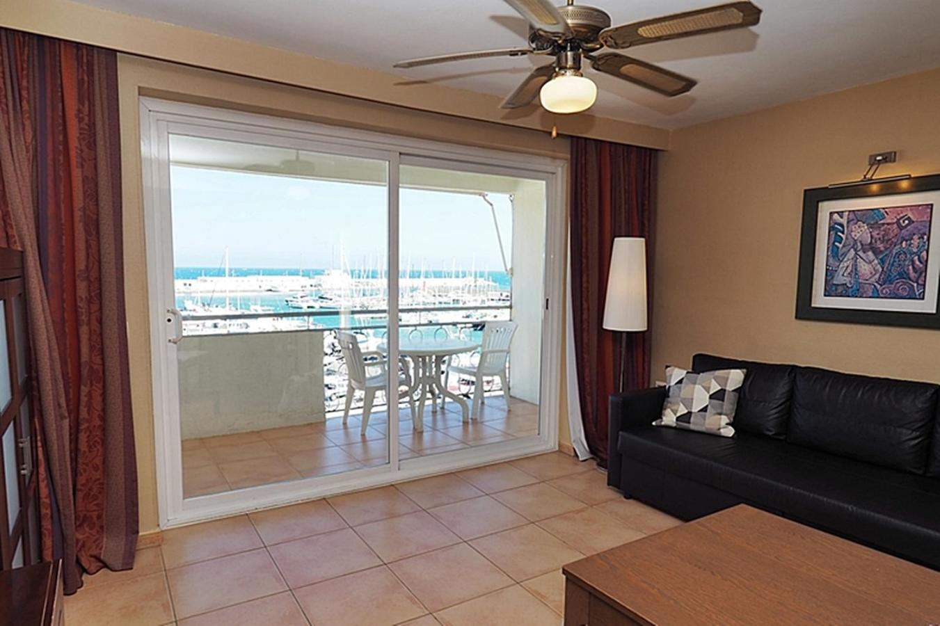 Apartment with Sea View - Photo 10