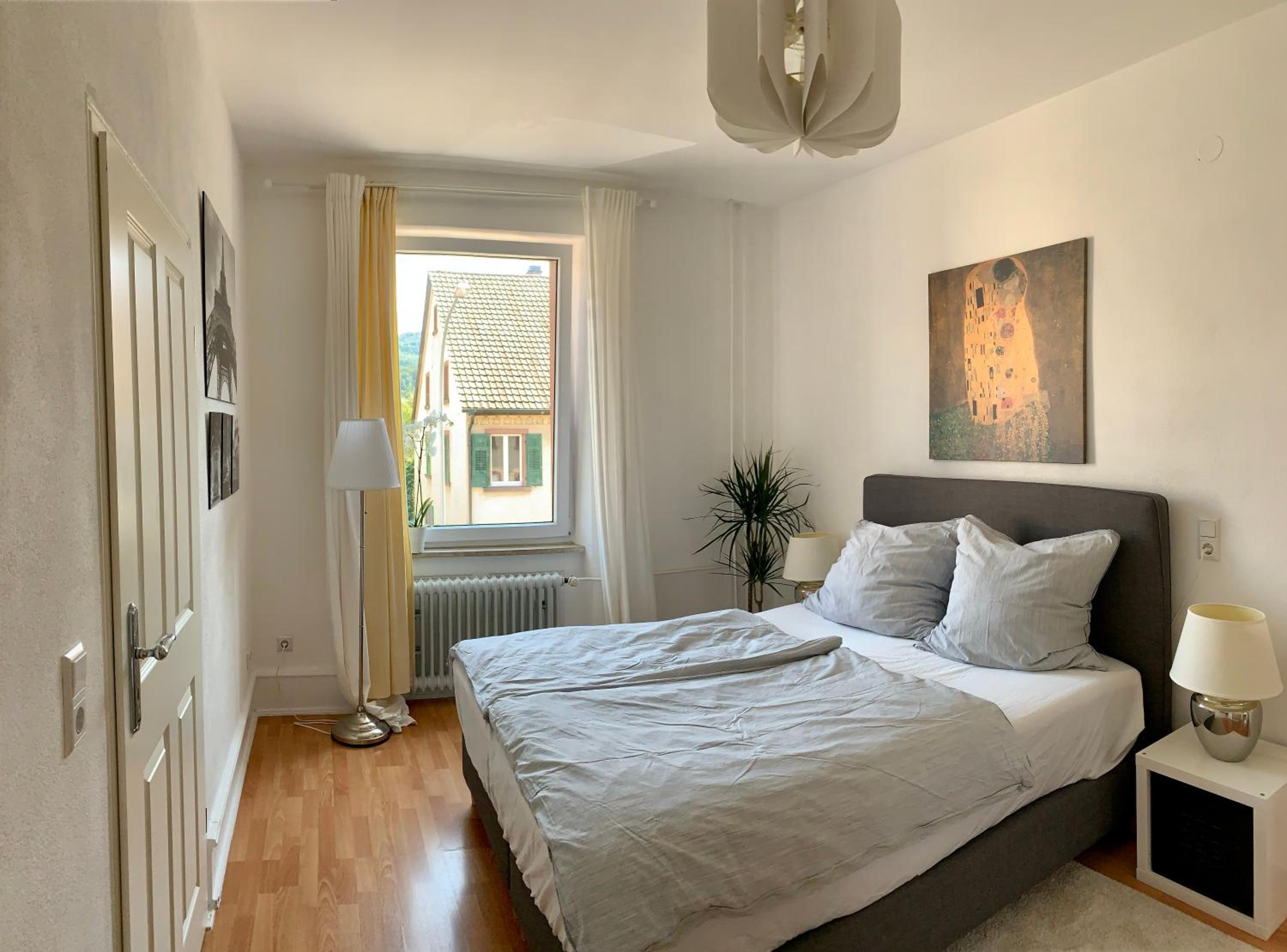 Apartment with Mountain View - Photo 1