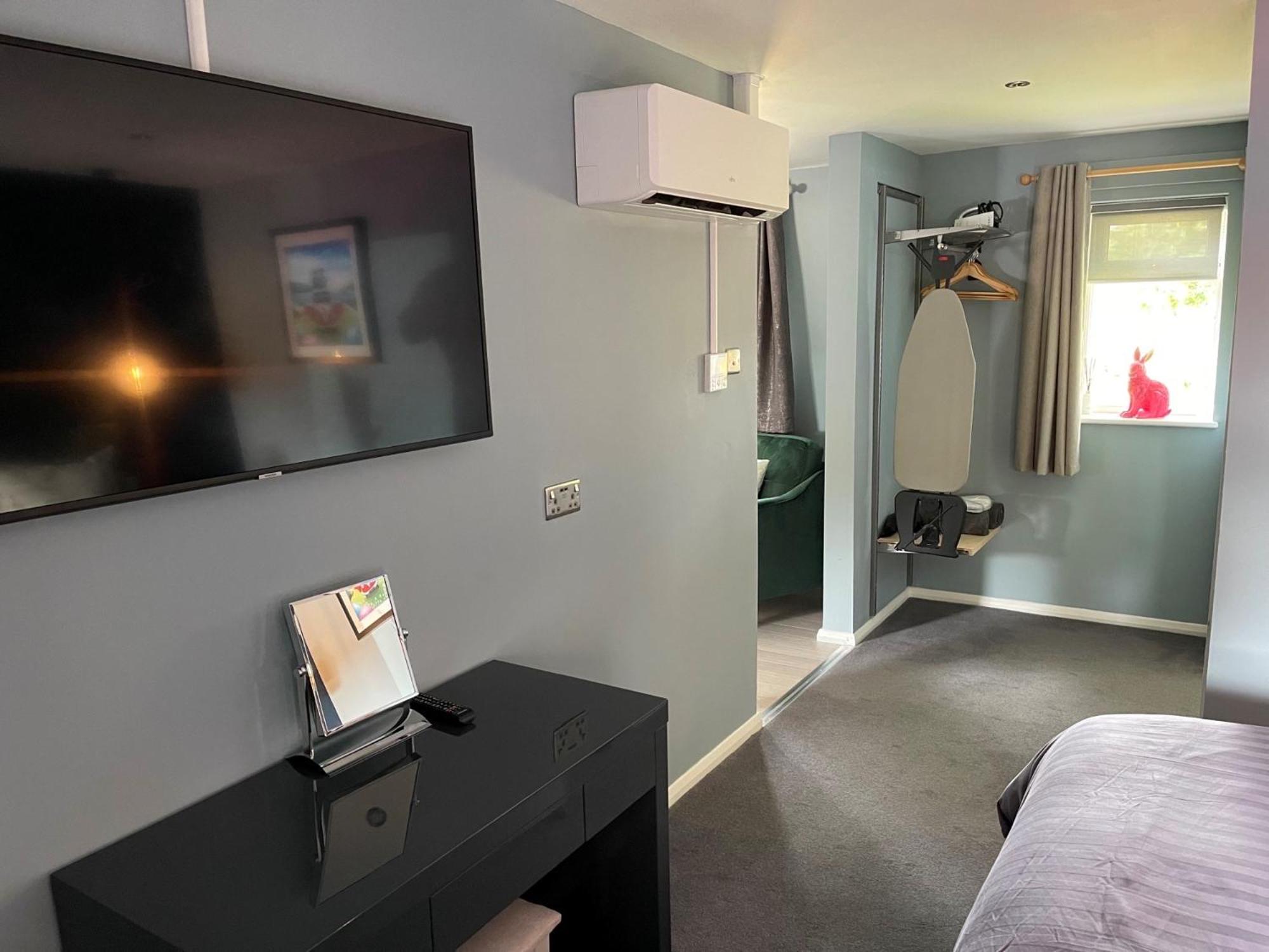 Suite - Photo 5