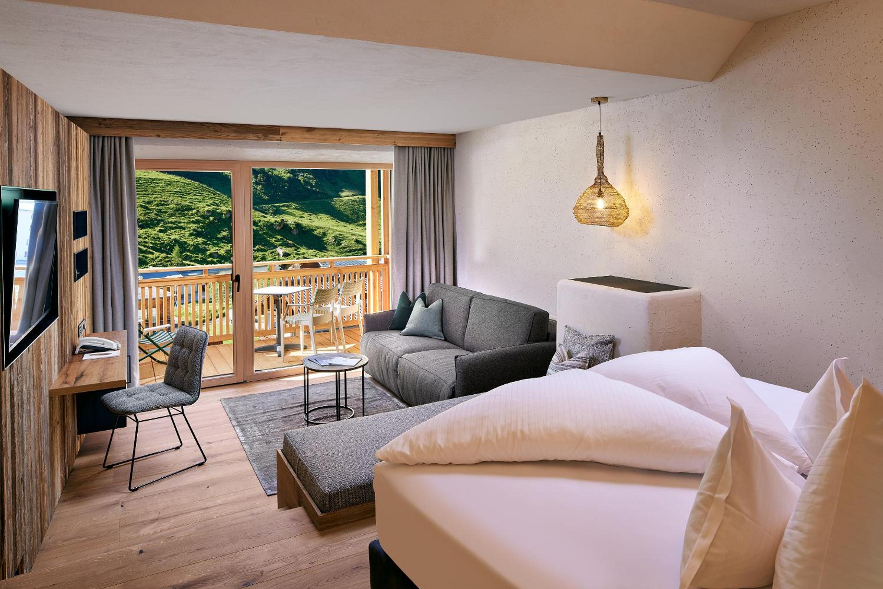 Junior Suite with Balcony photo 1