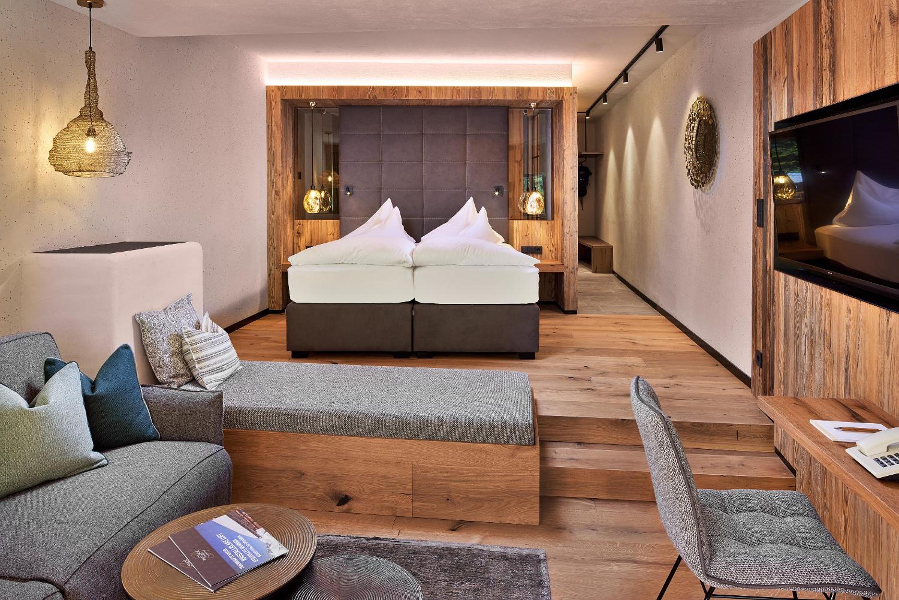 Junior Suite with Balcony photo 3