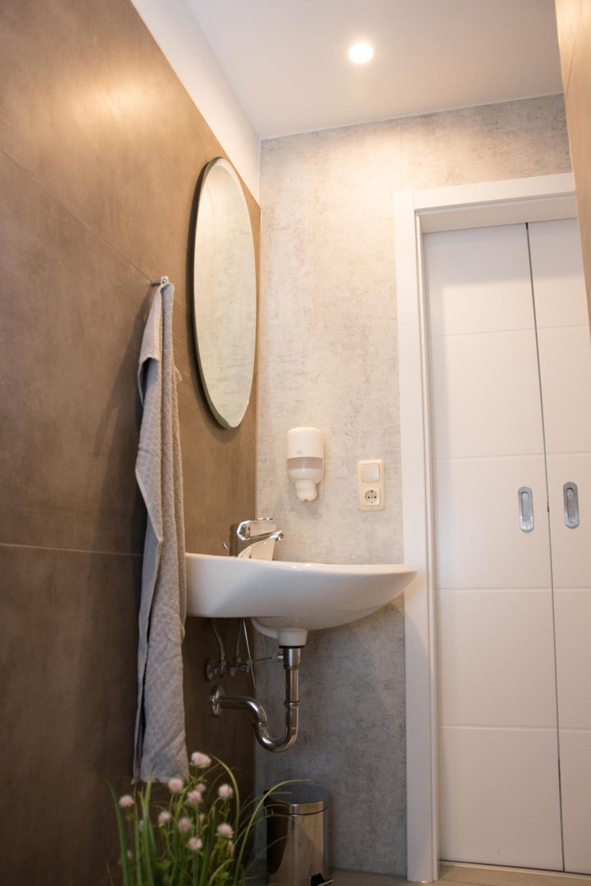 Double or Twin Room with Private Bathroom photo 3