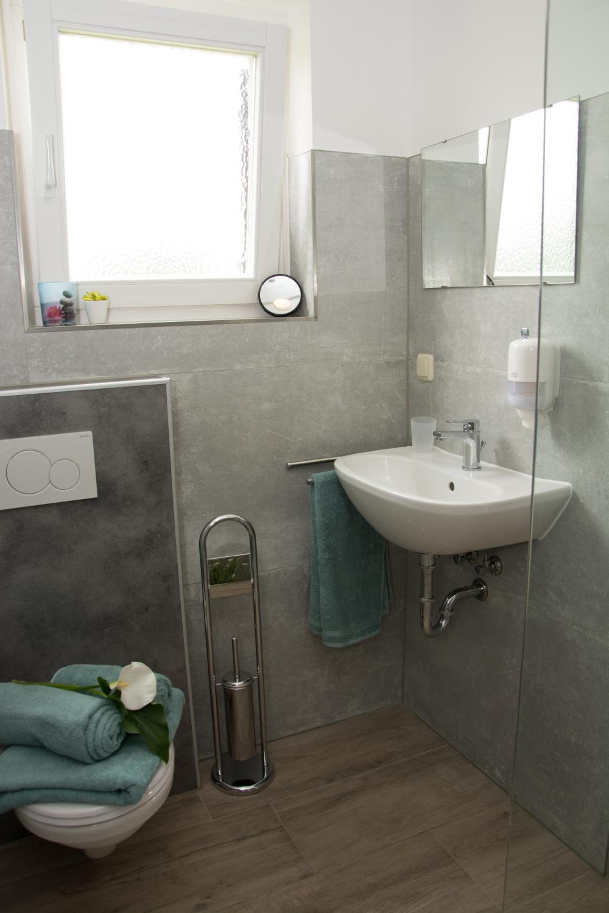 Single Room with Bathroom photo 2