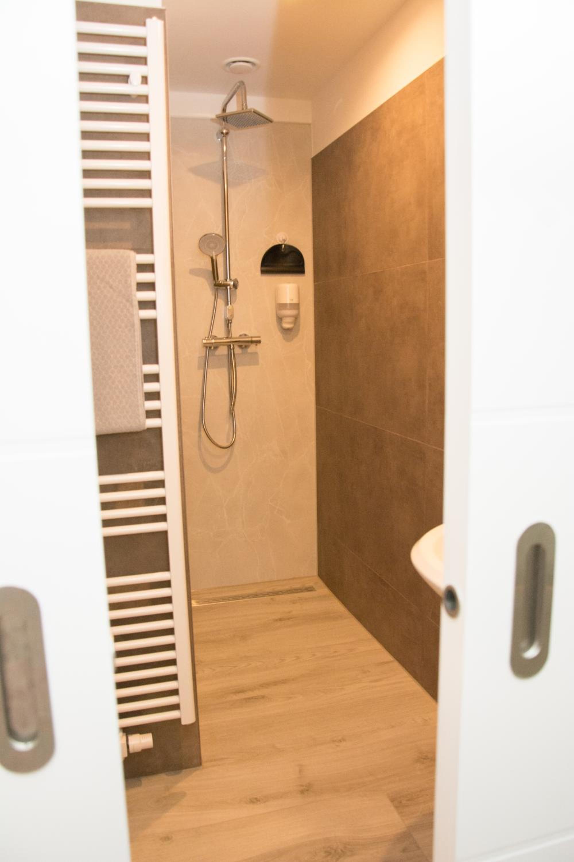 Double or Twin Room with Private Bathroom photo 2