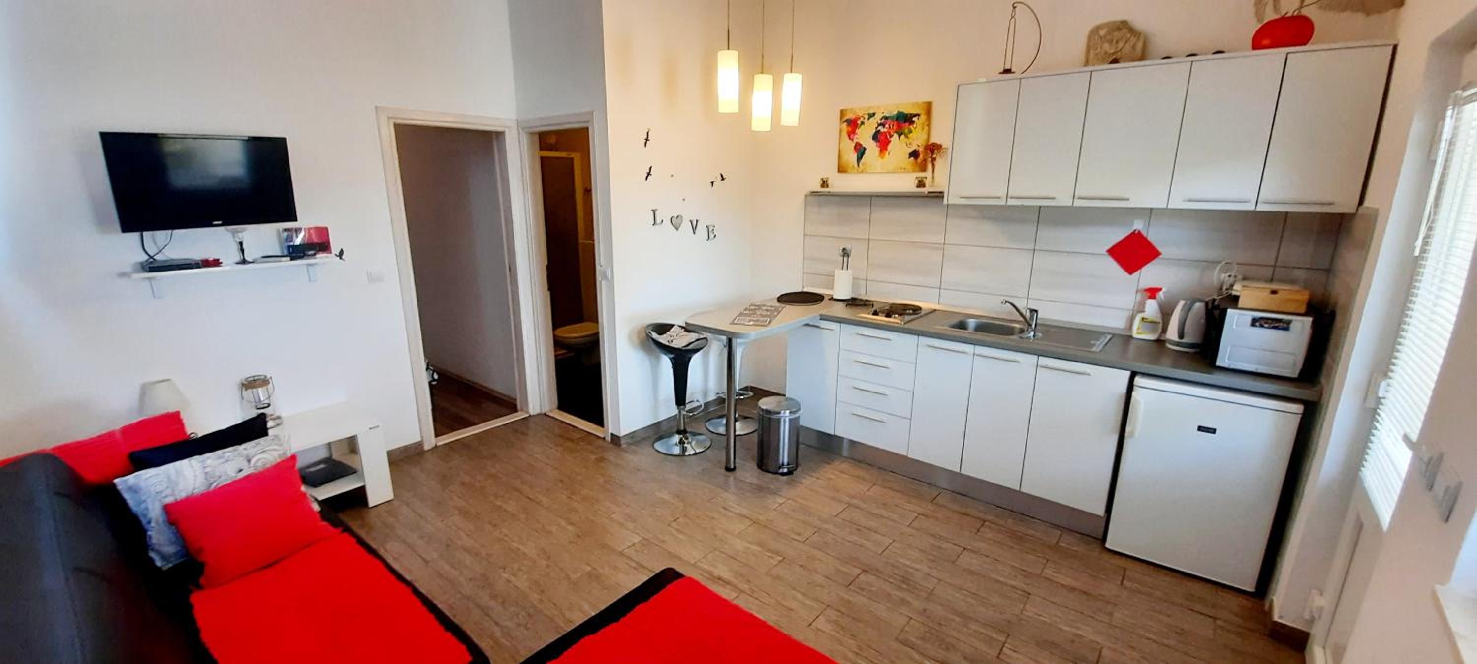 Apartment with Sea View - Photo 5