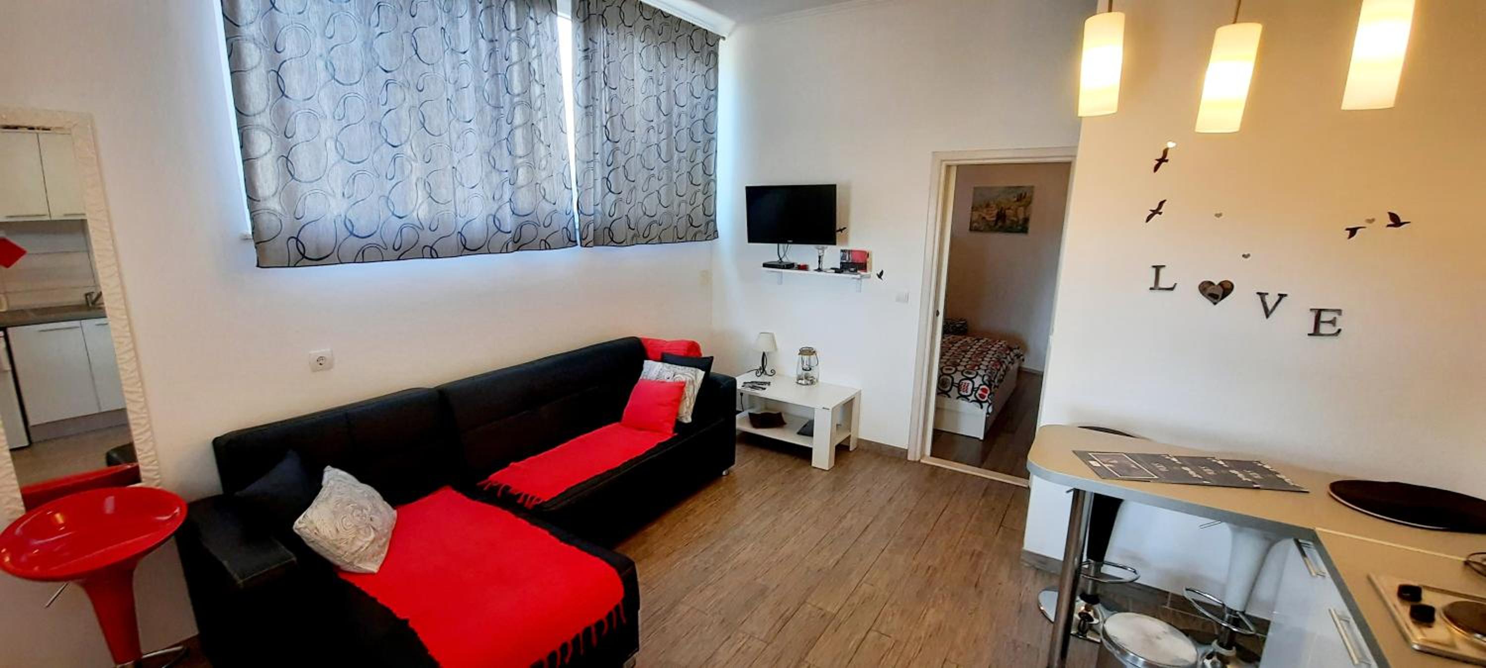 Apartment with Sea View - Photo 8