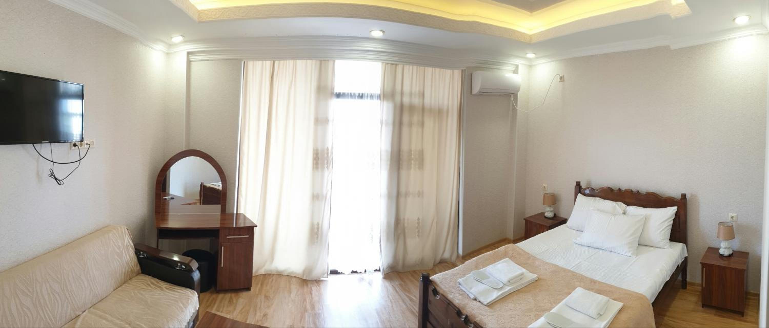 Deluxe Double Room with Balcony photo 1