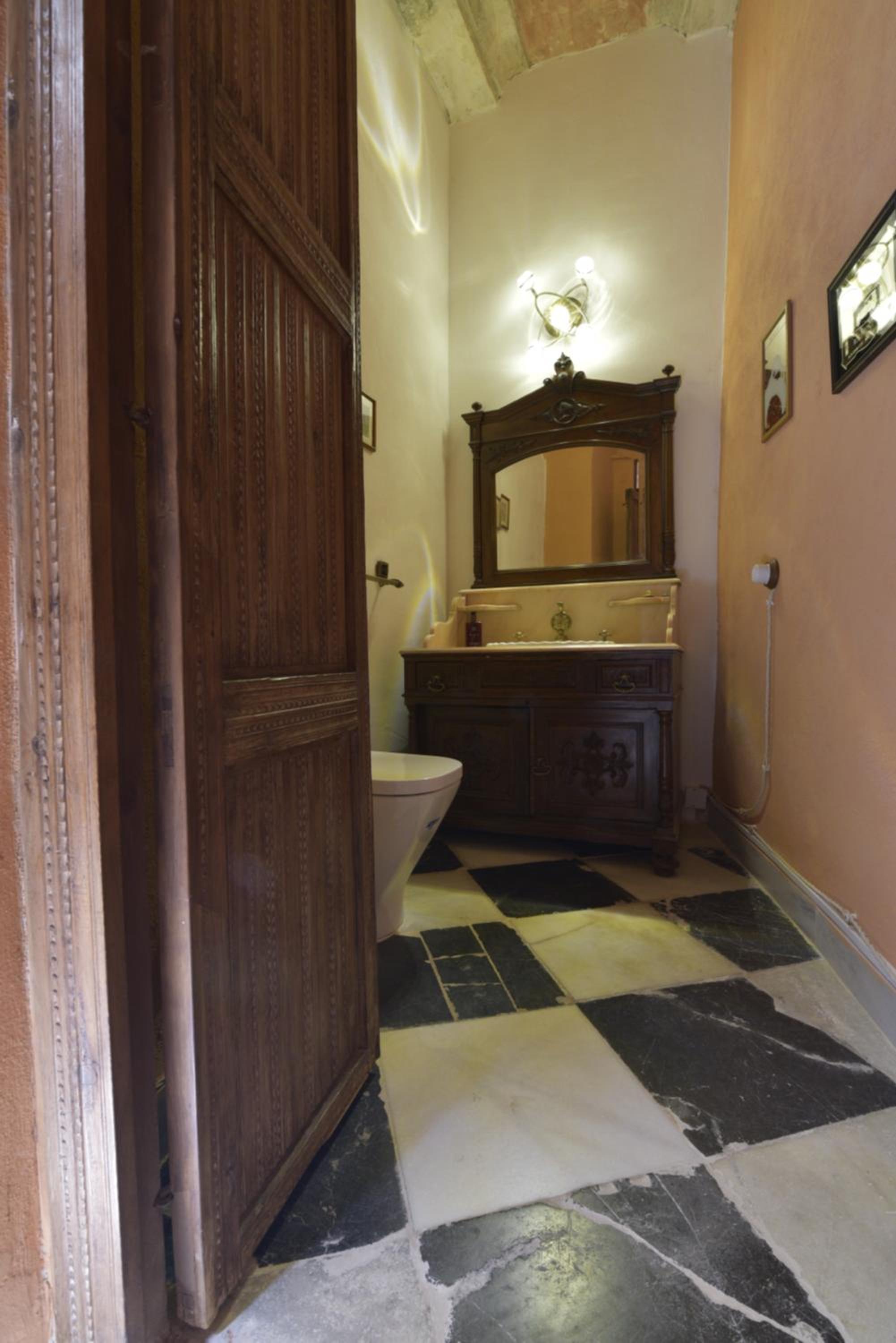 Four-Bedroom House photo 3