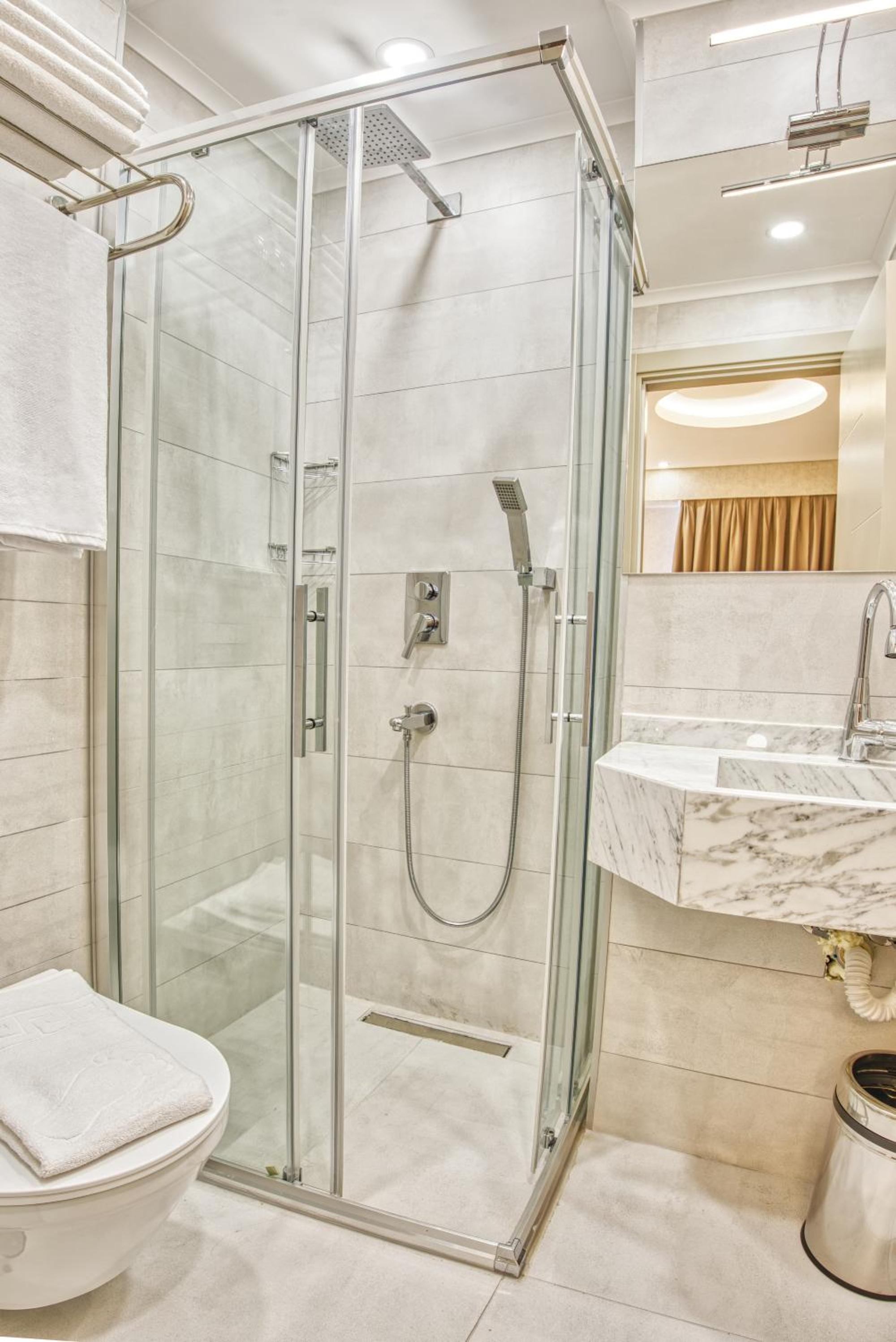 Deluxe Family Suite photo 3