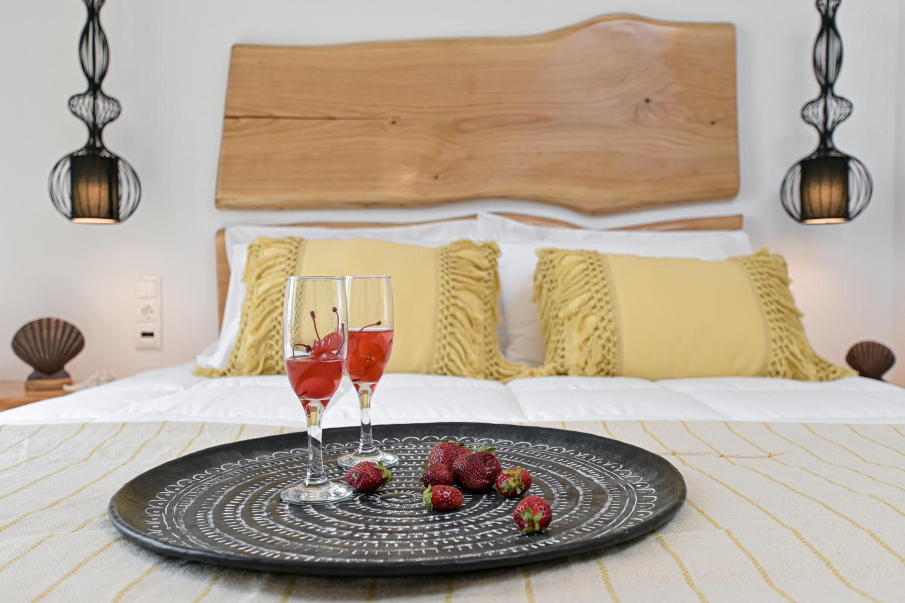 Deluxe Suite with Sea View - Photo 5