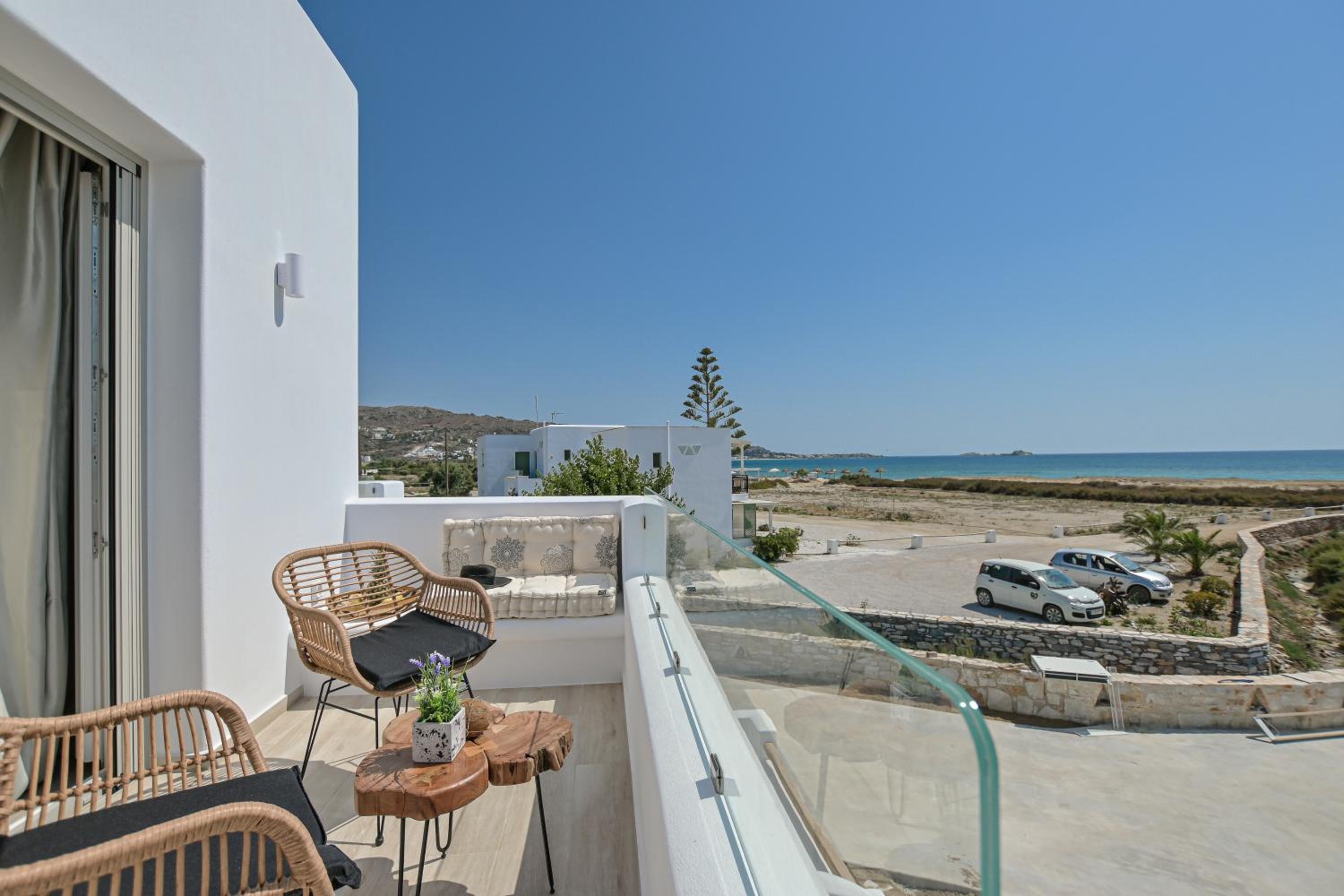 Deluxe Suite with Sea View - Photo 20