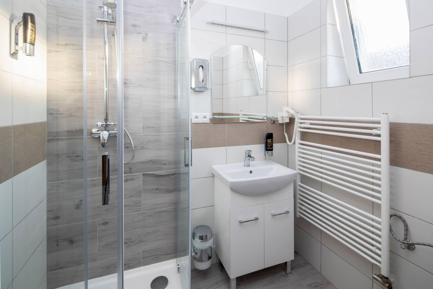 Family Room with Private Bathroom - Photo 6