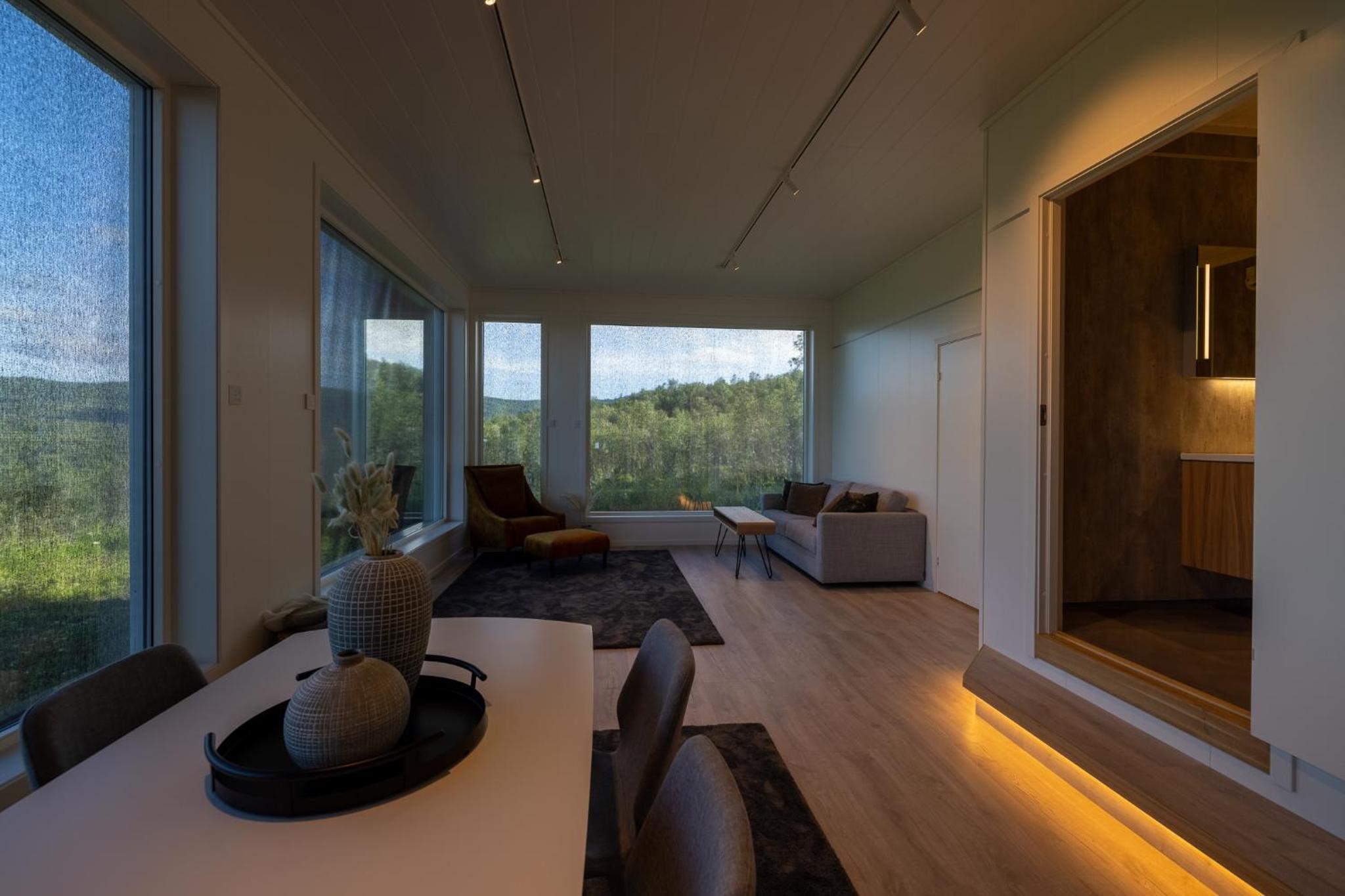 Executive Suite - Photo 12