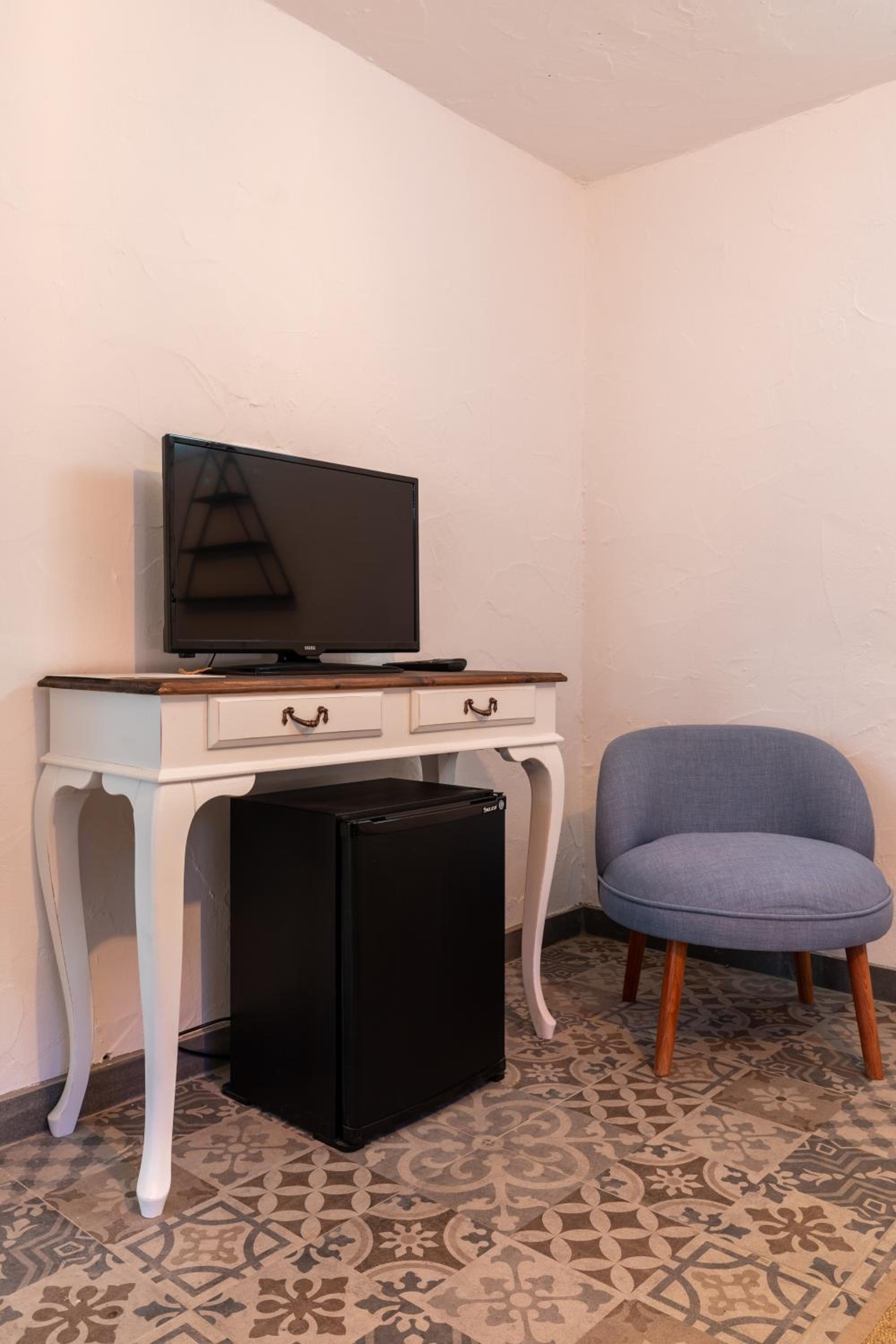 Economy Double Room - Basement Floor photo 3