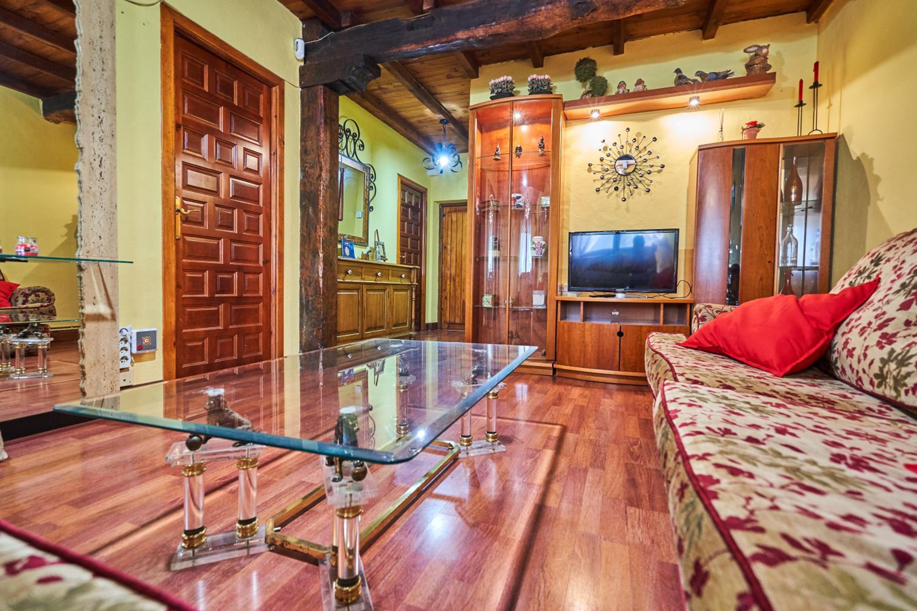 Casa adosada de tres habitaciones con barbacoa