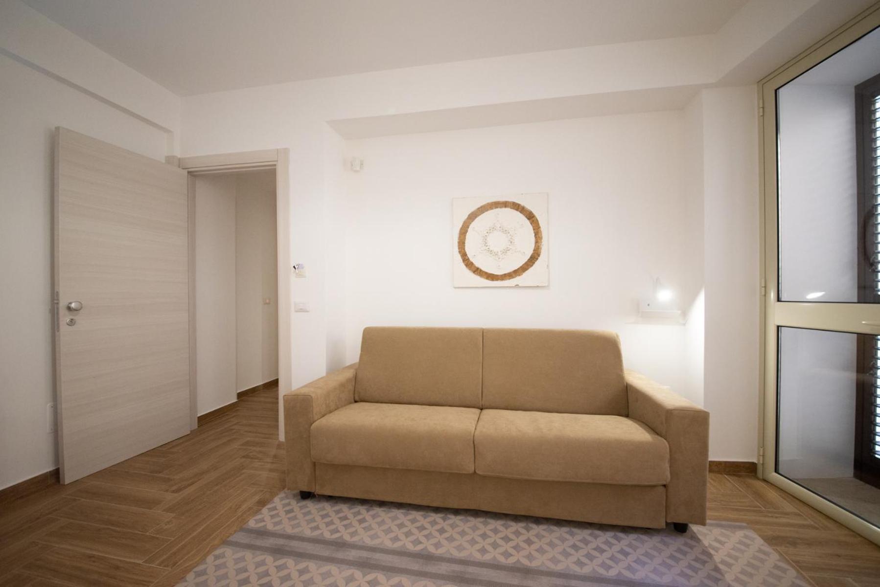 Deluxe Double Room with Shower - Photo 3