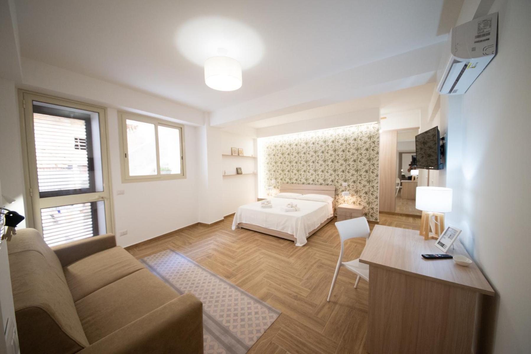 Deluxe Double Room with Shower - Photo 13