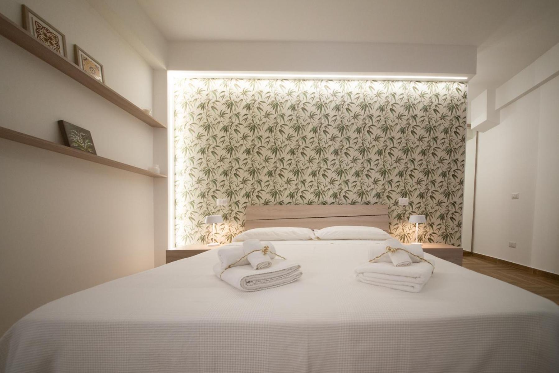Deluxe Double Room with Shower - Photo 1