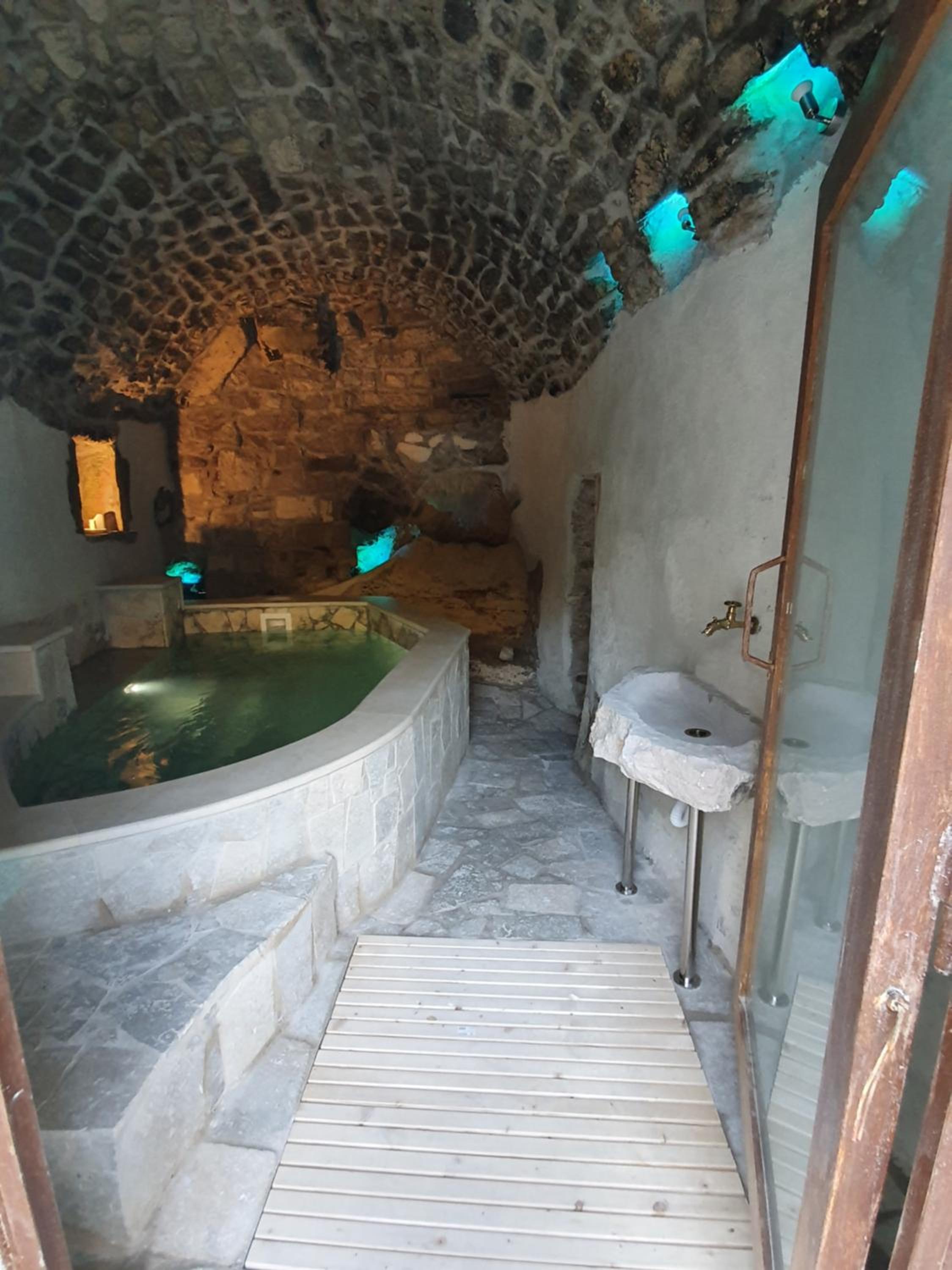 Suite with Private Pool and Sauna - Photo 15