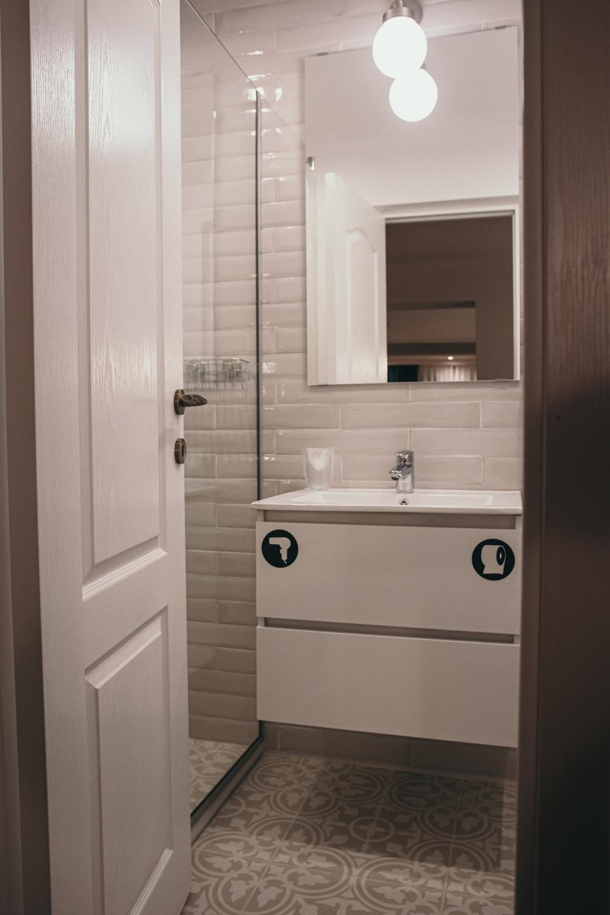 Superior Double or Twin Room - Photo 12