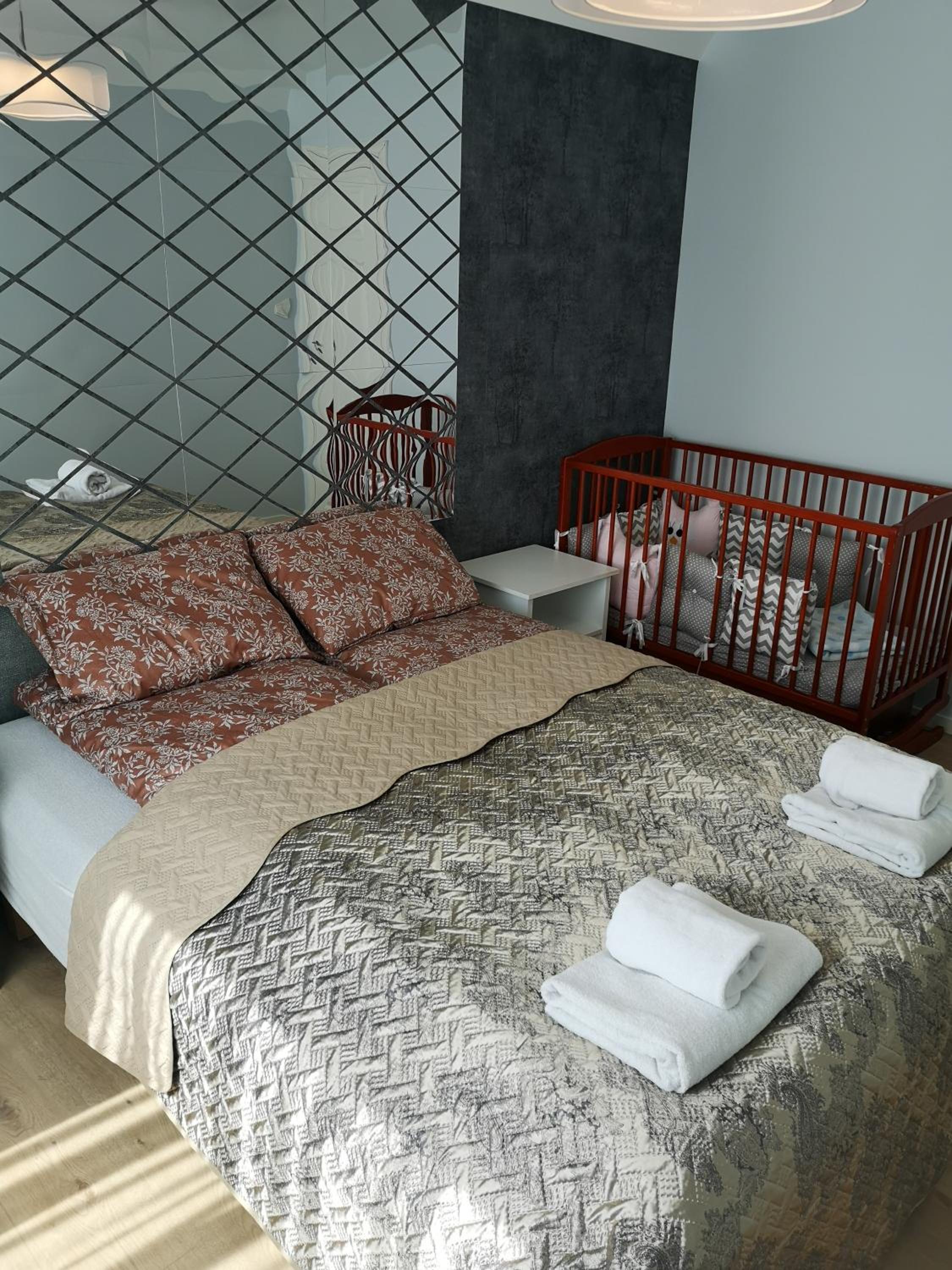 Four-Bedroom House - Photo 31