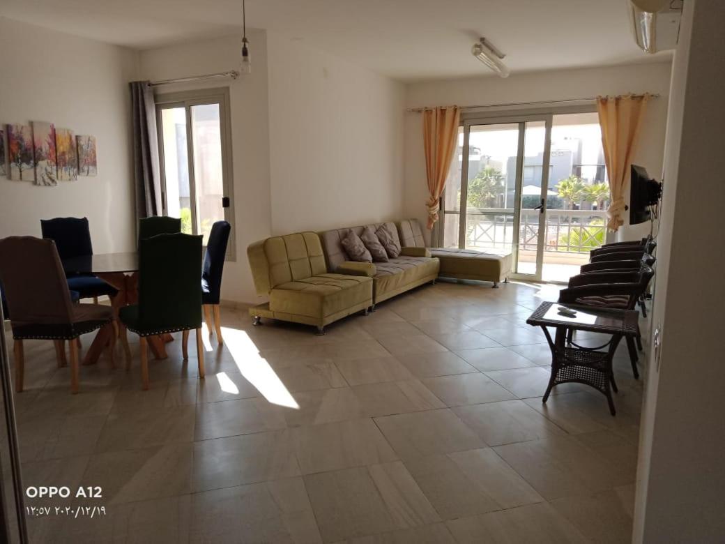 Two-Bedroom Apartment - Photo 31