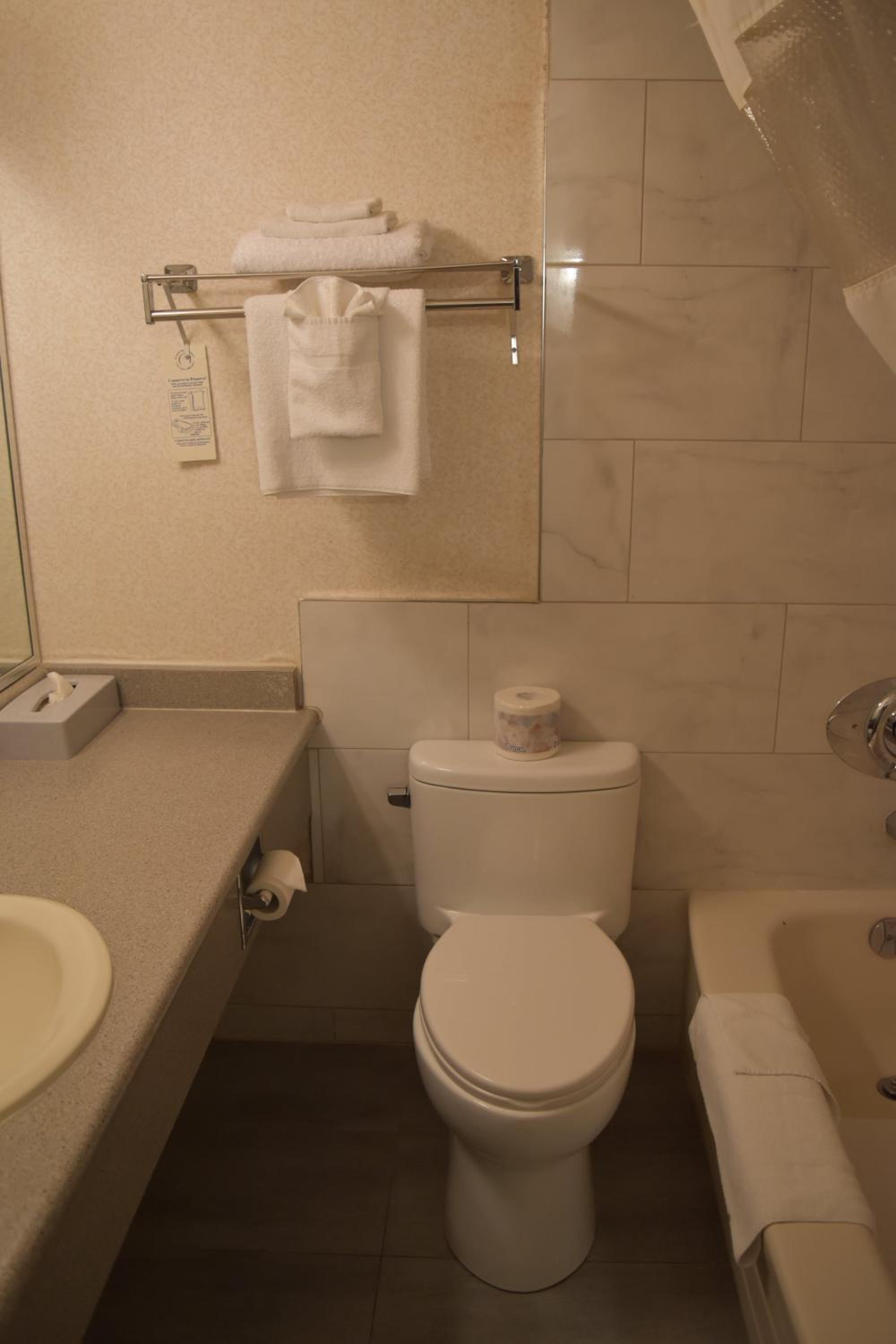 Queen Room - Photo 5